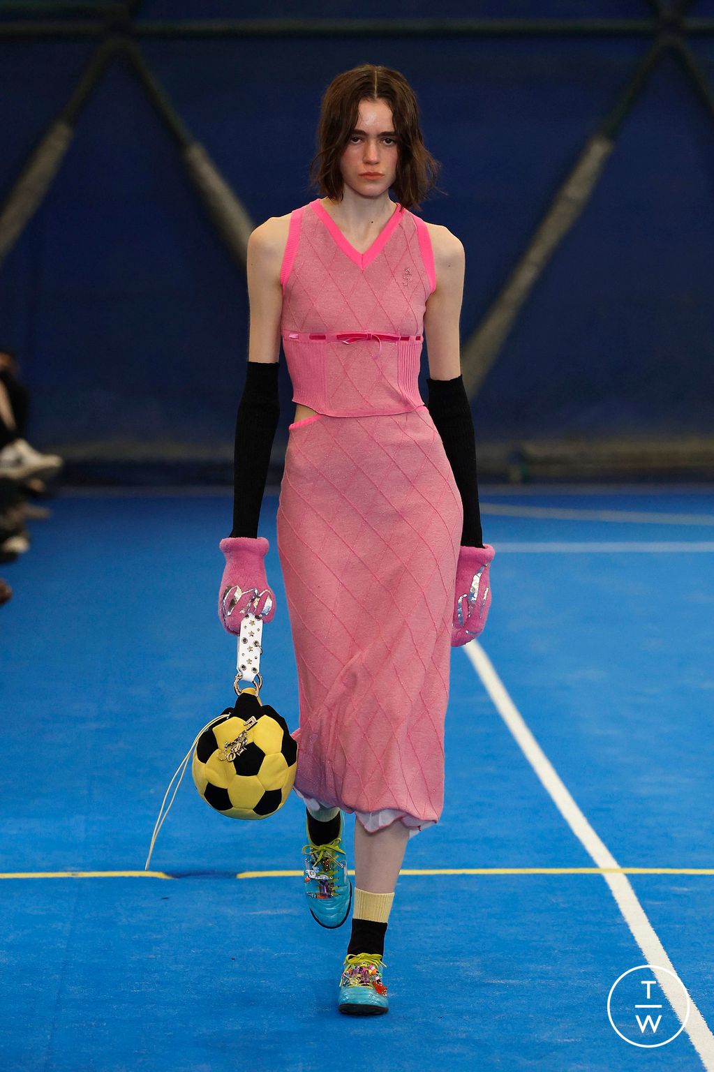 Fashion Week Milan Fall/Winter 2023 look 1 de la collection Cormio womenswear