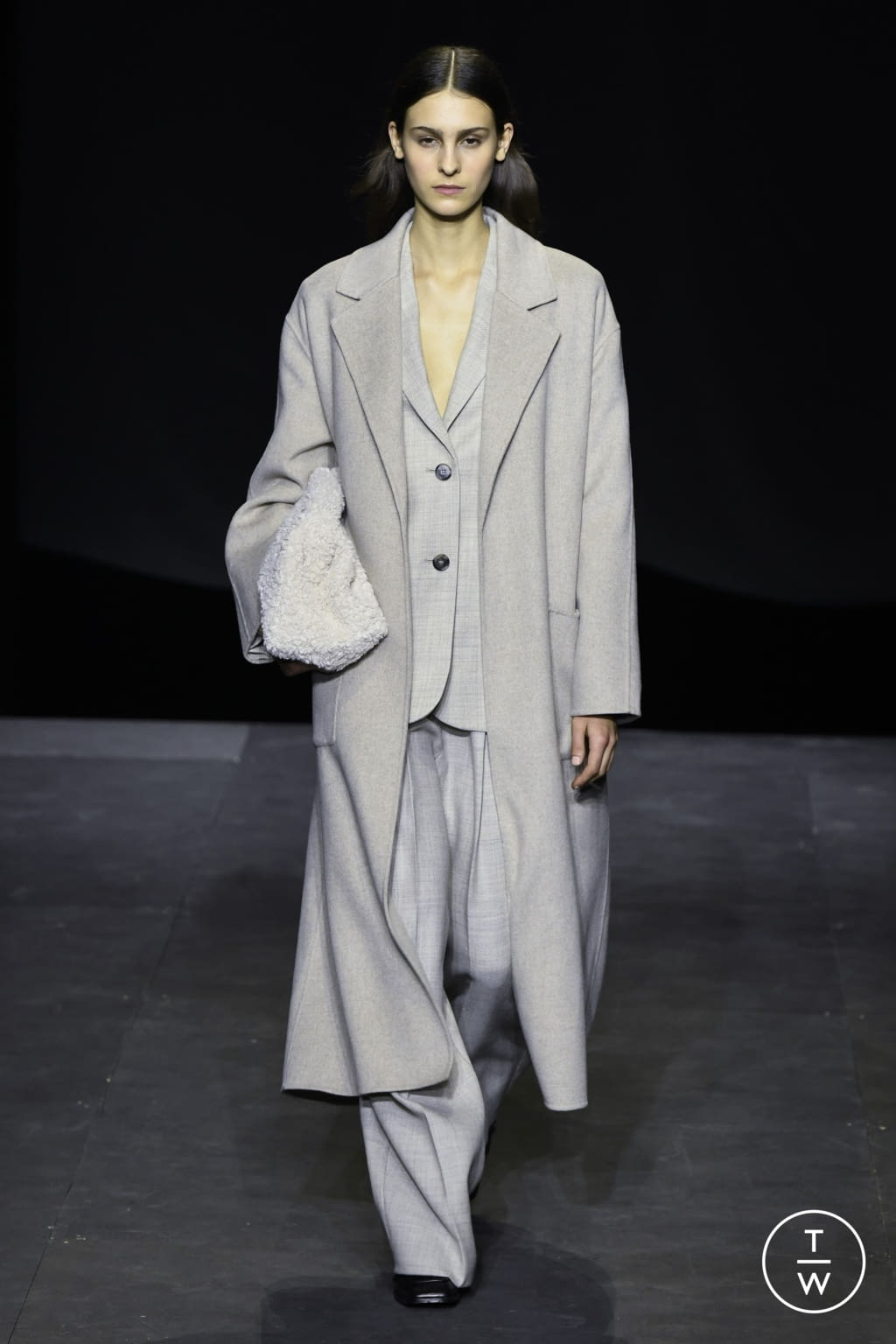 Fashion Week London Fall/Winter 2021 look 1 from the Cos collection 女装