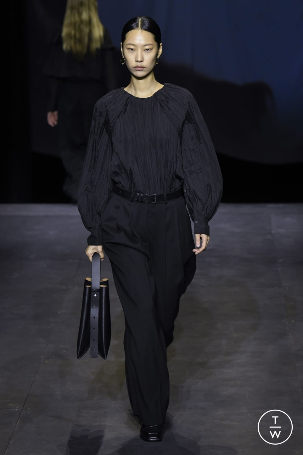 Fashion Week London Fall/Winter 2021 look 11 from the Cos collection 女装