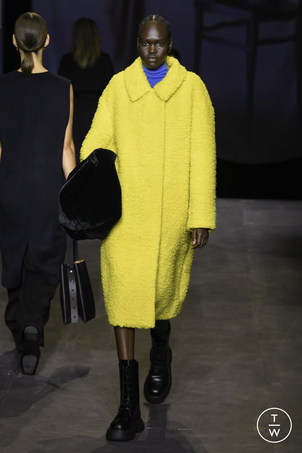 Fashion Week London Fall/Winter 2021 look 34 from the Cos collection womenswear