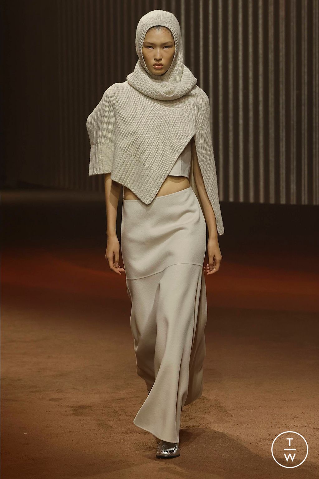 Fashion Week New York Fall/Winter 2023 look 21 from the Cos collection womenswear