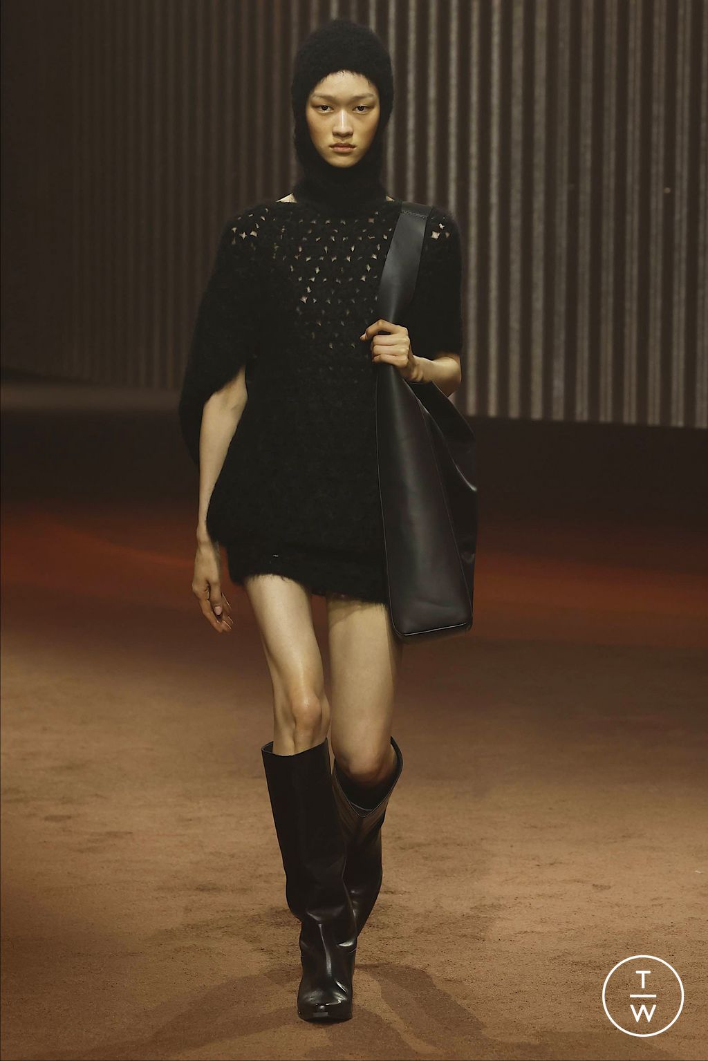 Fashion Week New York Fall/Winter 2023 look 27 from the Cos collection womenswear