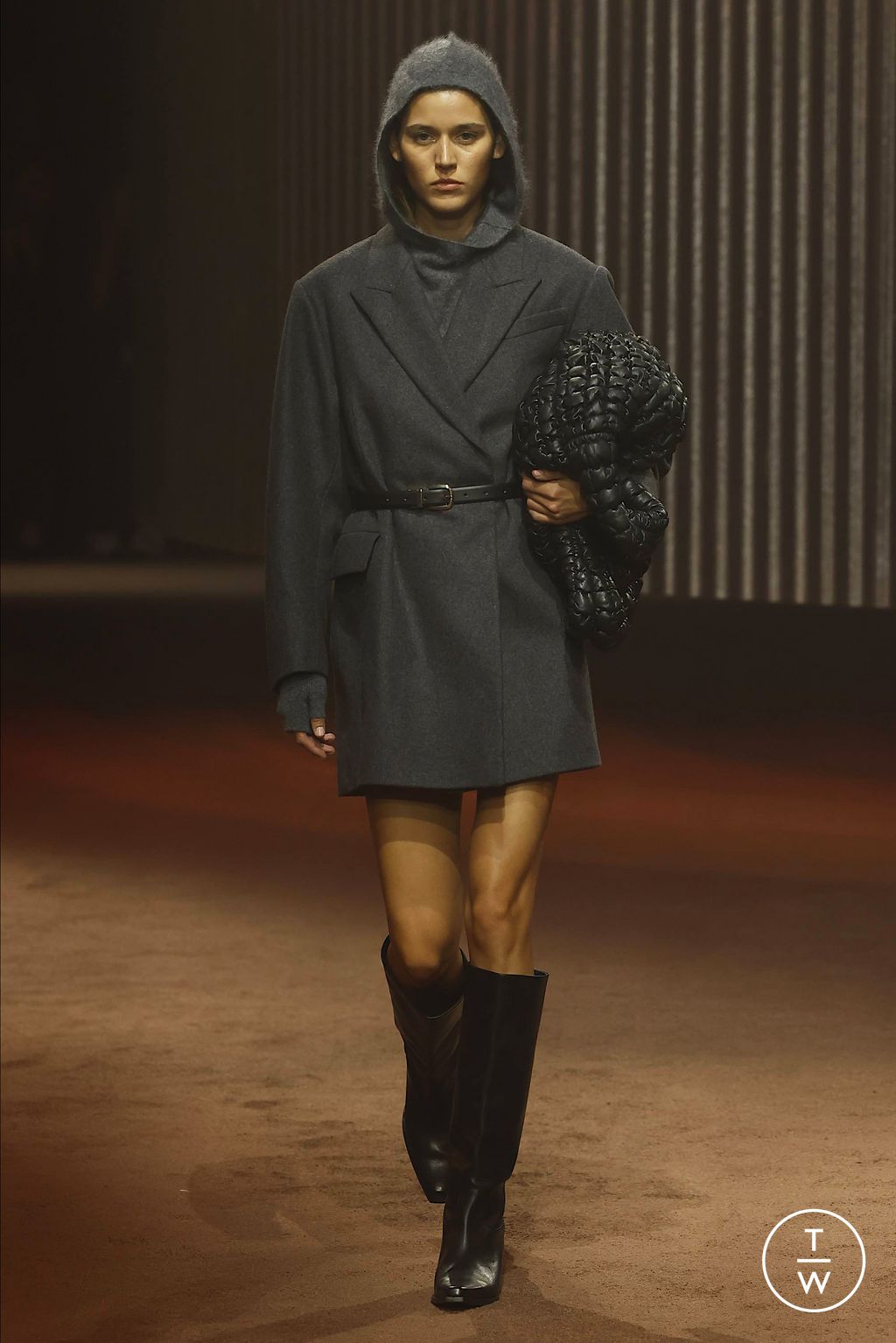 Fashion Week New York Fall/Winter 2023 look 28 from the Cos collection 女装