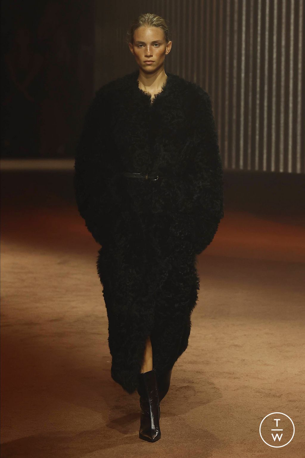 Fashion Week New York Fall/Winter 2023 look 39 from the Cos collection 女装