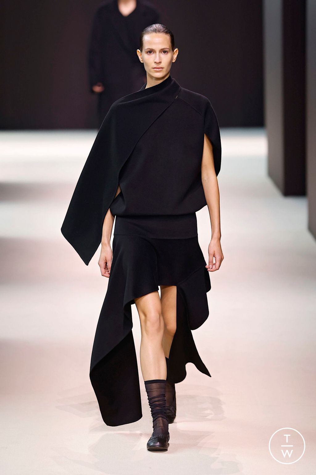 Fashion Week New York Fall/Winter 2024 look 2 from the Cos collection womenswear