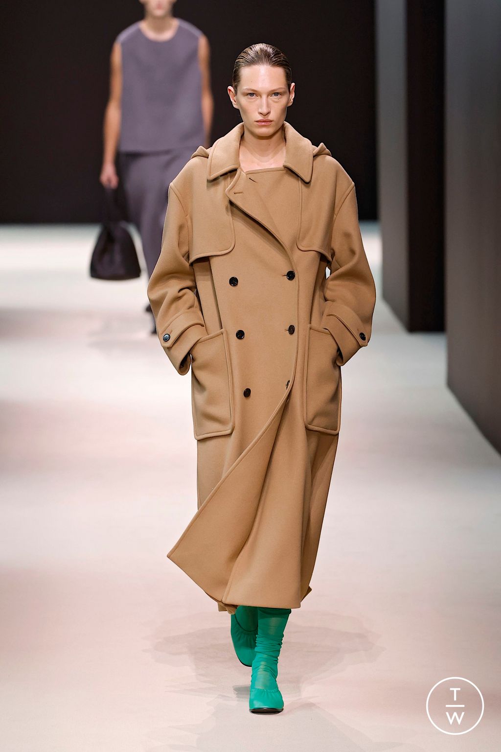 Fashion Week New York Fall/Winter 2024 look 20 from the Cos collection womenswear