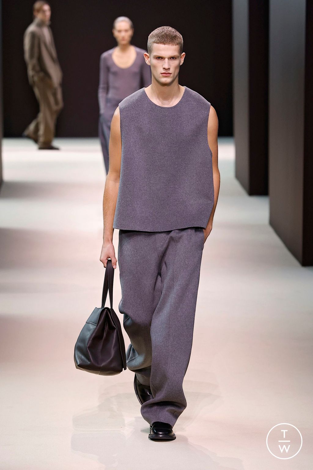 Fashion Week New York Fall/Winter 2024 look 21 from the Cos collection 女装