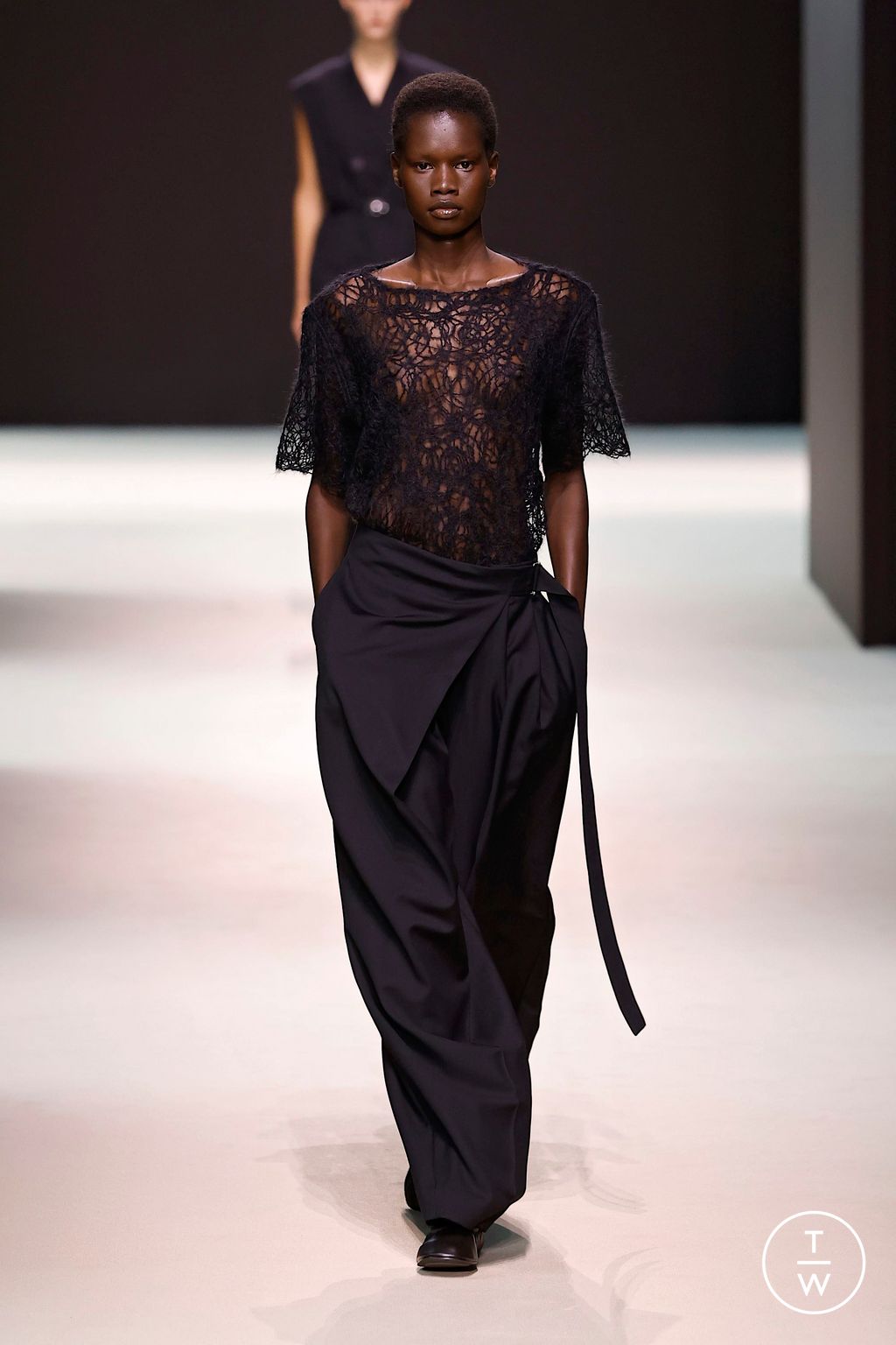 Fashion Week New York Fall/Winter 2024 look 32 from the Cos collection womenswear