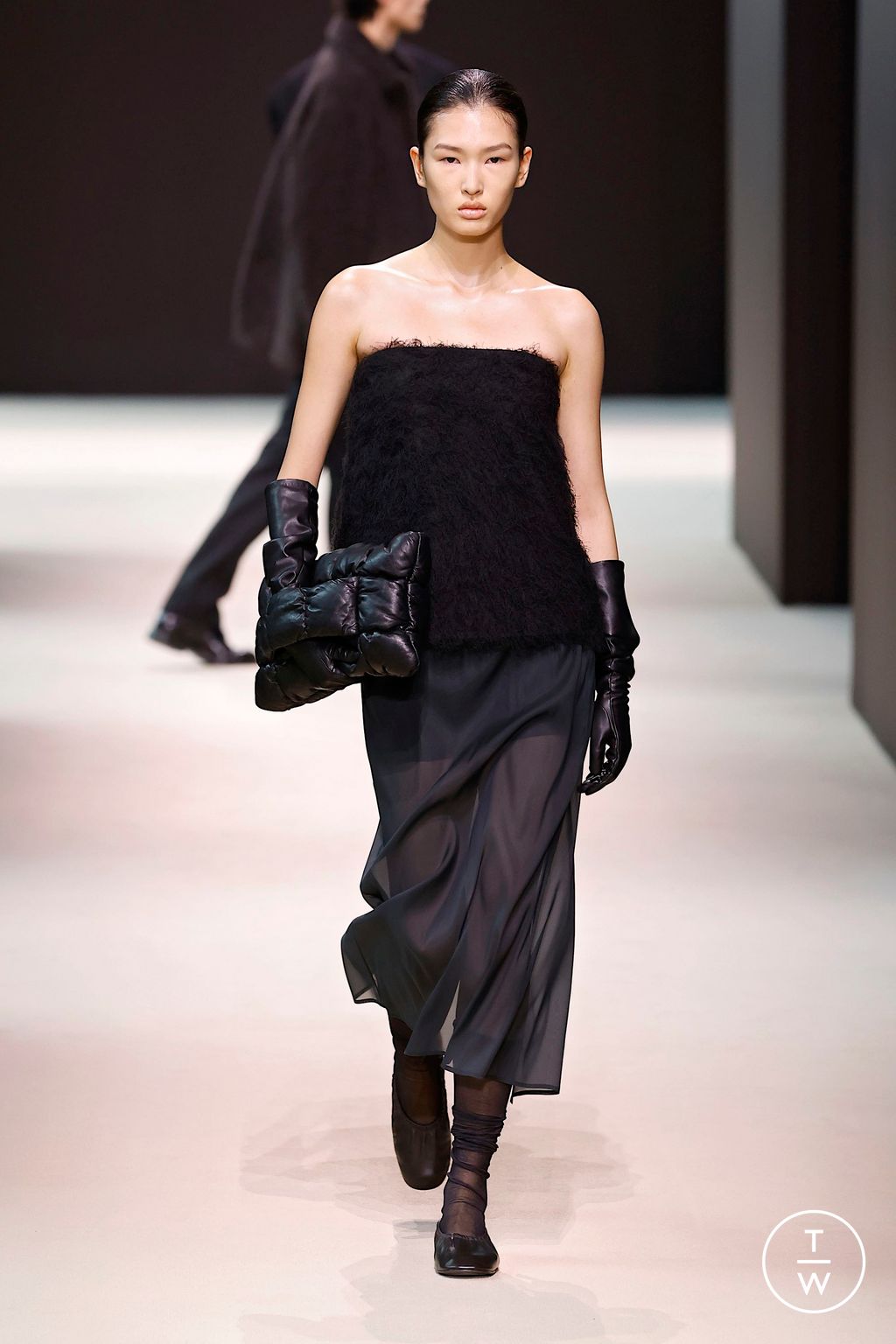 Fashion Week New York Fall/Winter 2024 look 36 from the Cos collection 女装