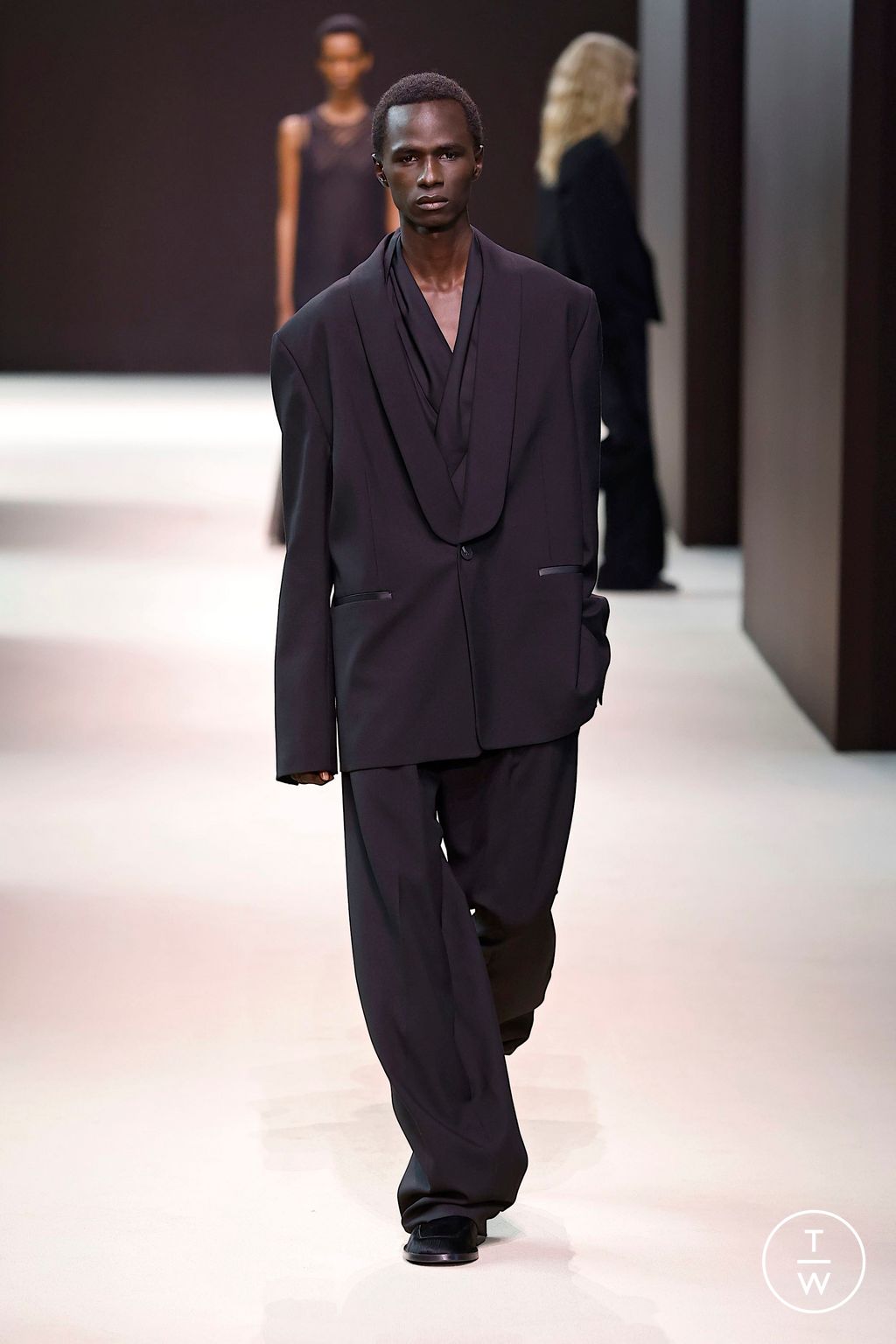 Fashion Week New York Fall/Winter 2024 look 37 from the Cos collection 女装