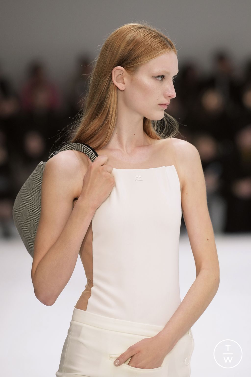 Fashion Week Paris Fall/Winter 2024 look 1 from the Courrèges collection womenswear accessories