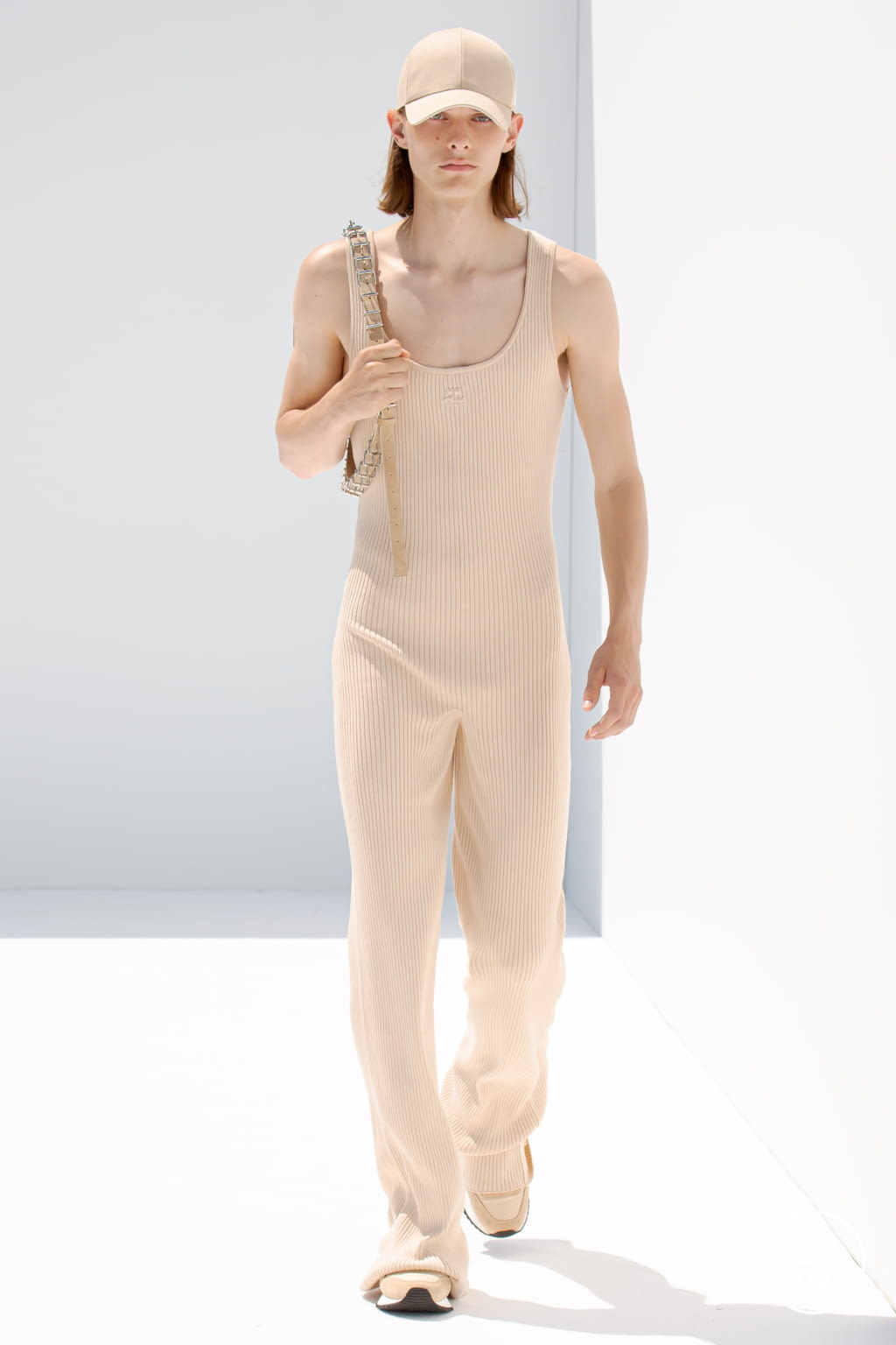 Fashion Week Paris Spring/Summer 2022 look 24 from the Courrèges collection menswear