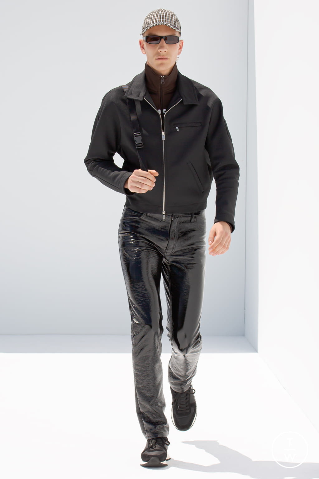 Fashion Week Paris Spring/Summer 2022 look 4 from the Courrèges collection 男装