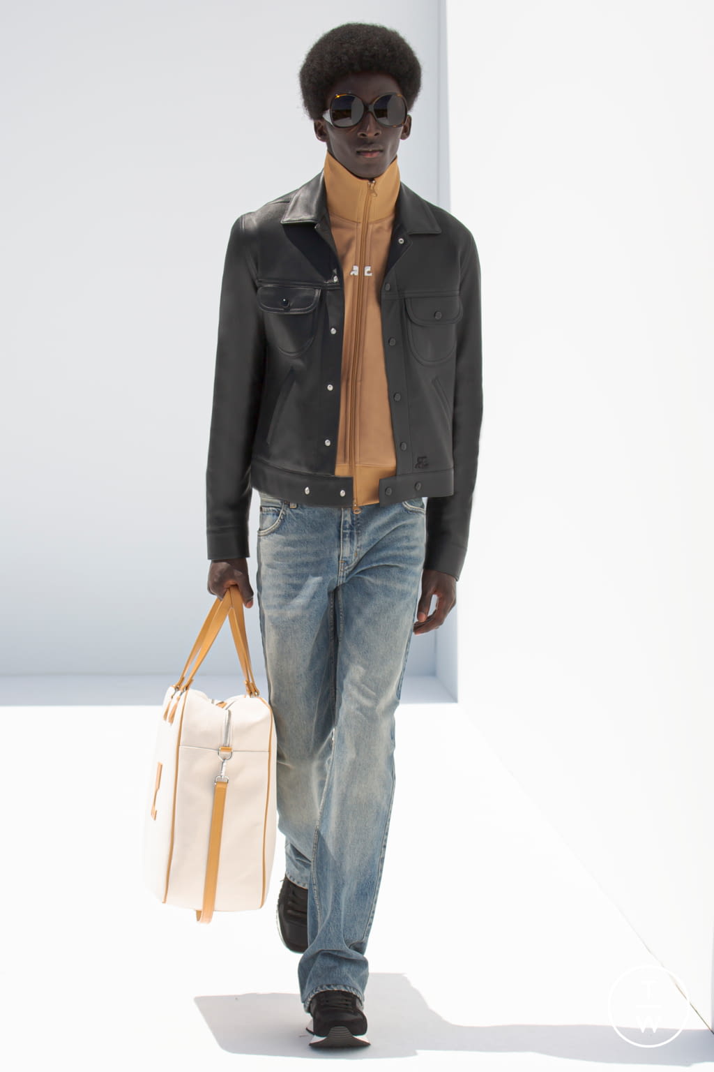 Fashion Week Paris Spring/Summer 2022 look 9 from the Courrèges collection 男装