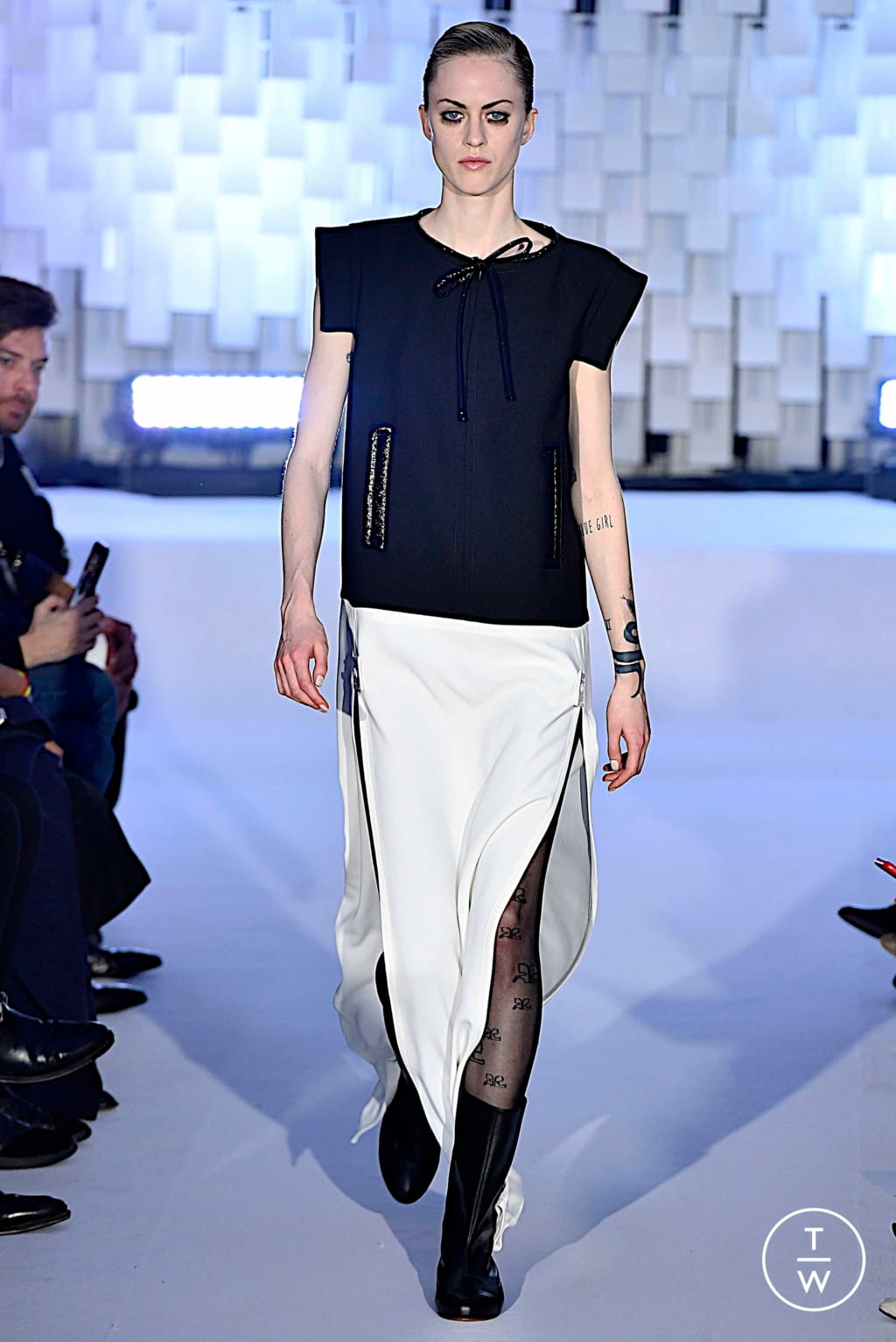 Fashion Week Paris Fall/Winter 2019 look 30 from the Courrèges collection womenswear