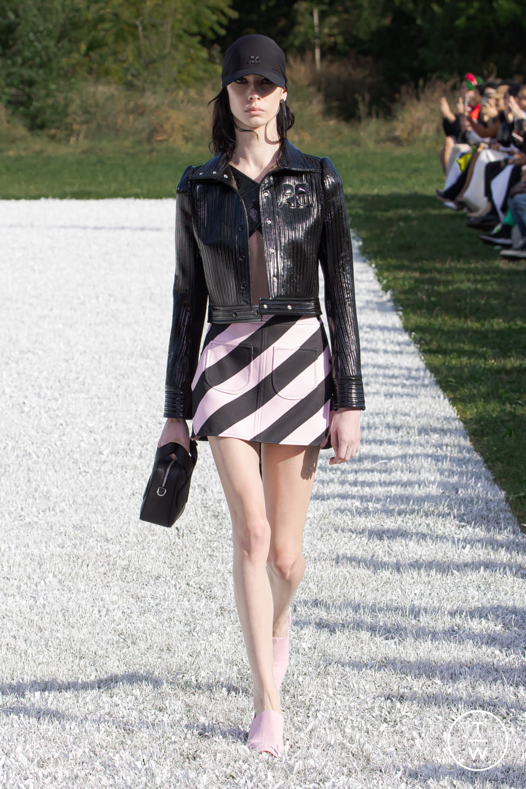 Fashion Week Paris Spring/Summer 2022 look 12 from the Courrèges collection 女装