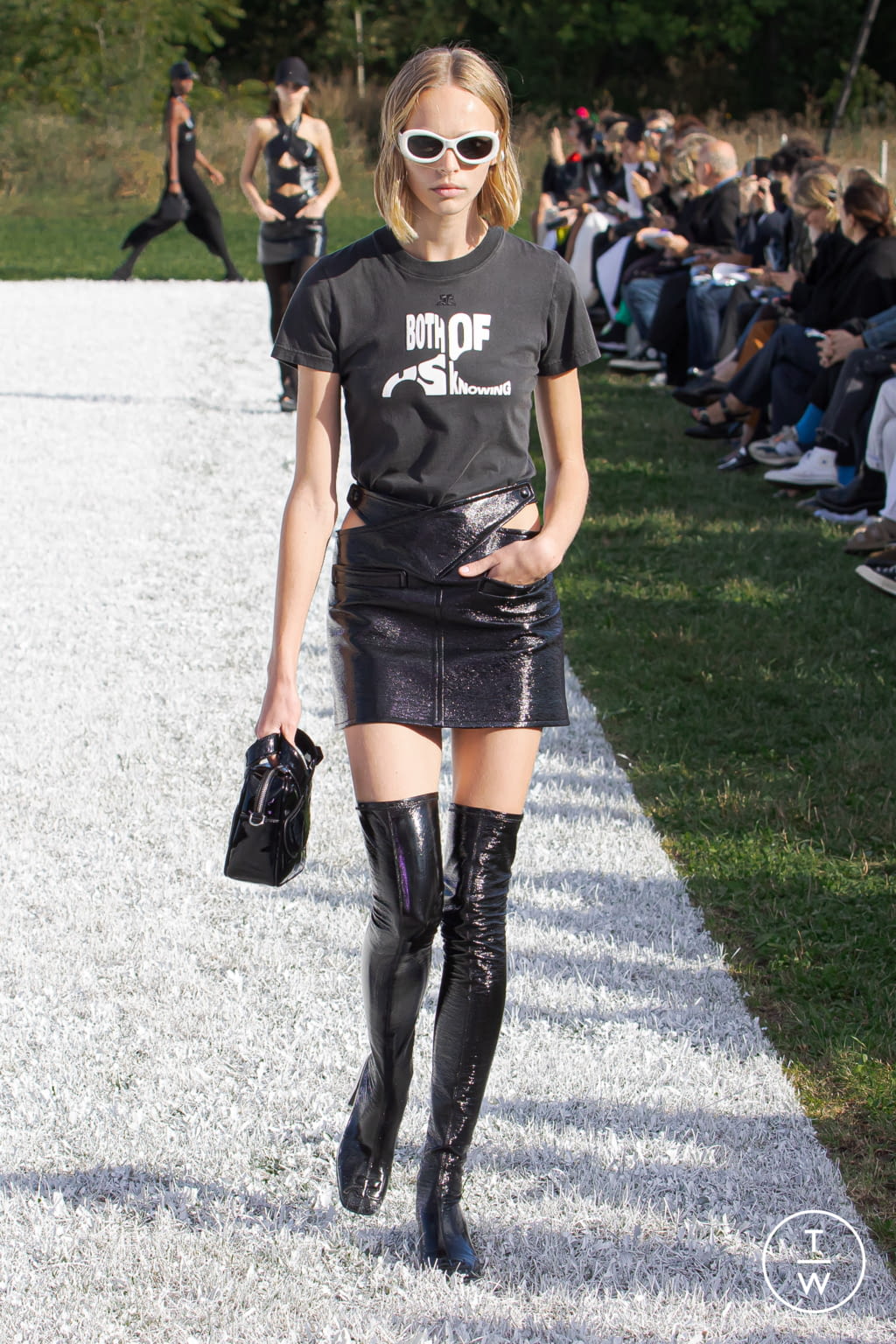 Fashion Week Paris Spring/Summer 2022 look 15 from the Courrèges collection womenswear
