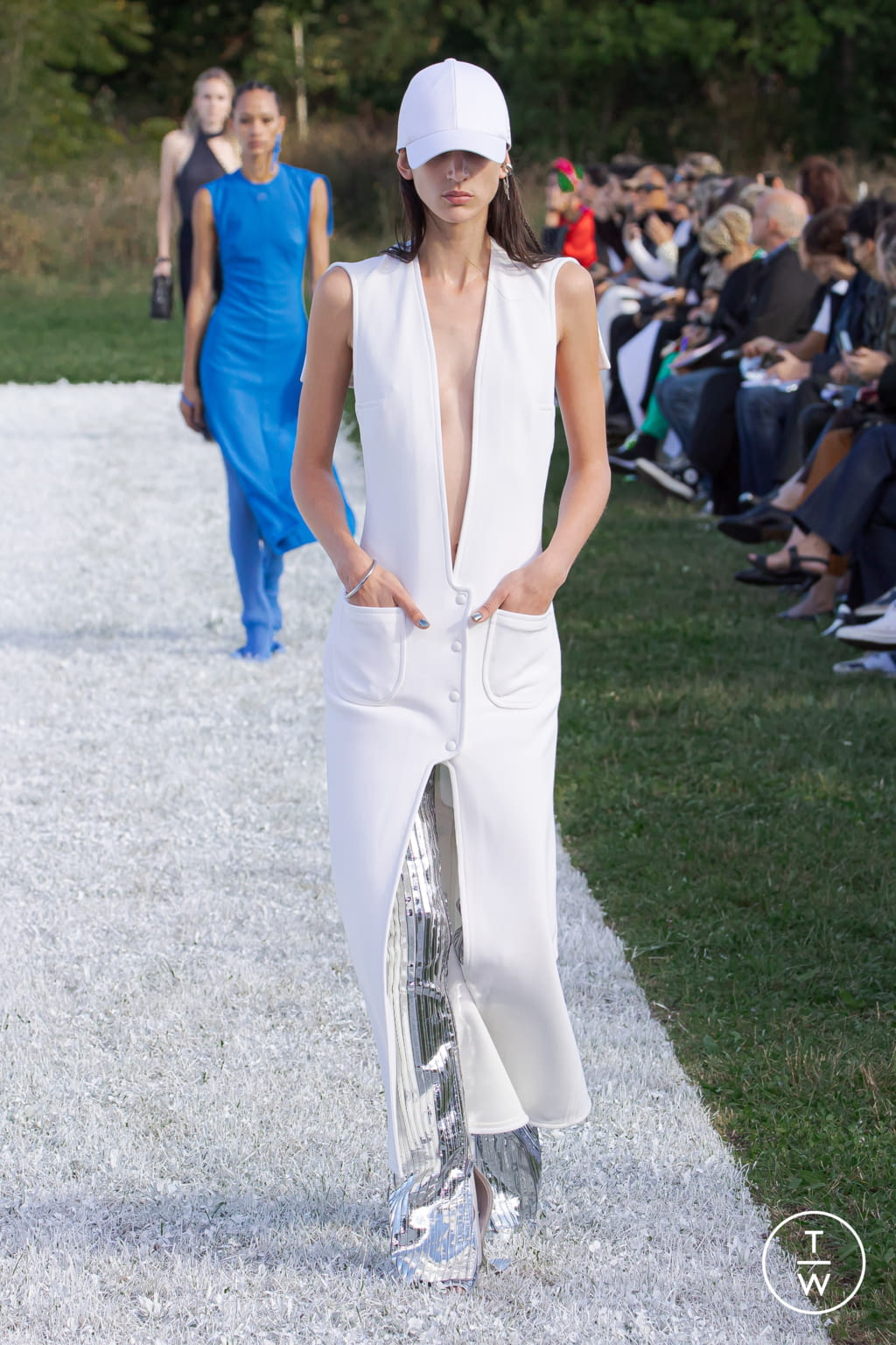 Fashion Week Paris Spring/Summer 2022 look 27 from the Courrèges collection womenswear