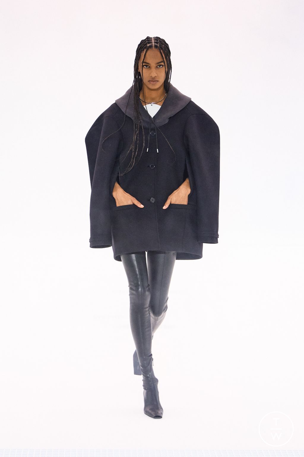 Fashion Week Paris Fall/Winter 2023 look 11 de la collection Courrèges womenswear