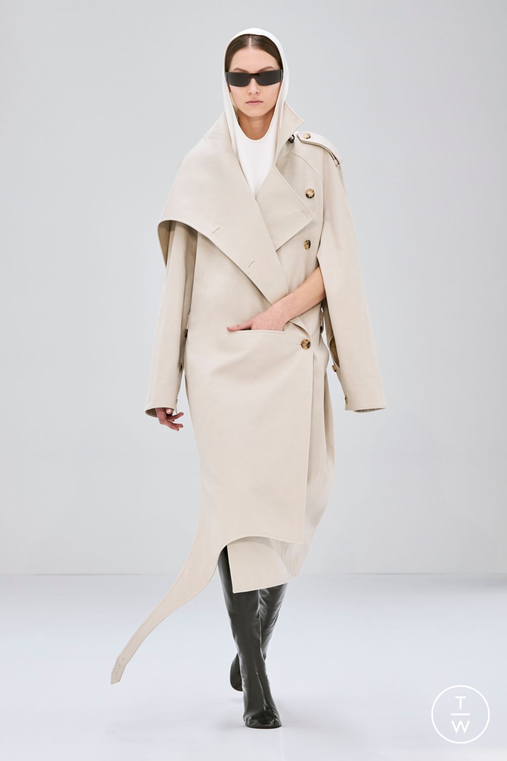 Fashion Week Paris Fall/Winter 2024 look 3 de la collection Courrèges womenswear