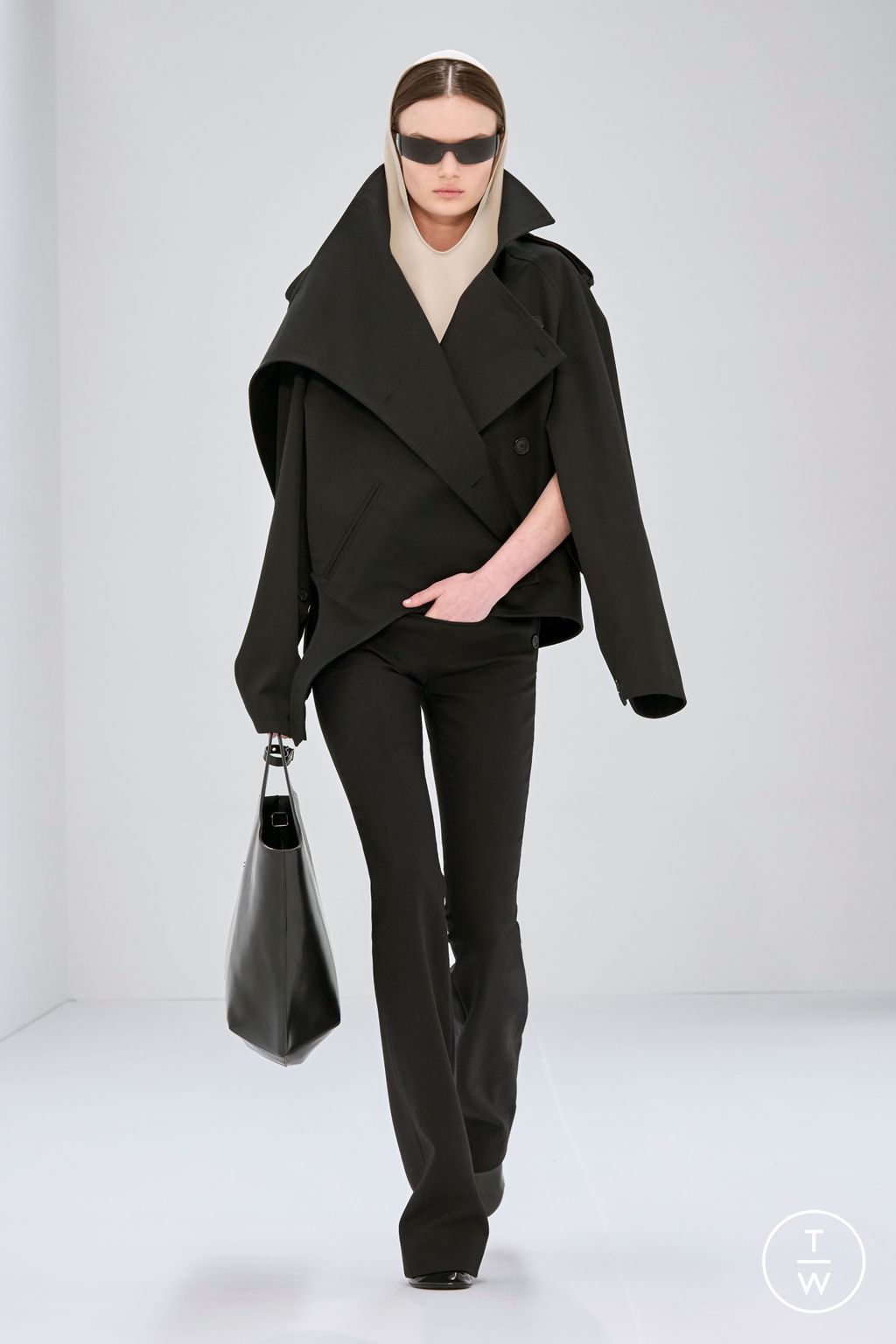 Fashion Week Paris Fall/Winter 2024 look 5 de la collection Courrèges womenswear