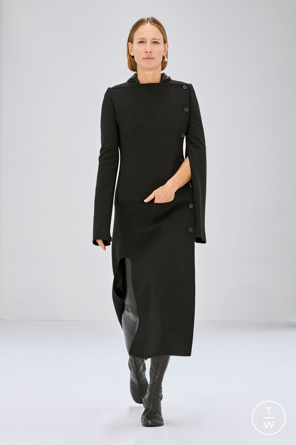 Fashion Week Paris Fall/Winter 2024 look 10 de la collection Courrèges womenswear