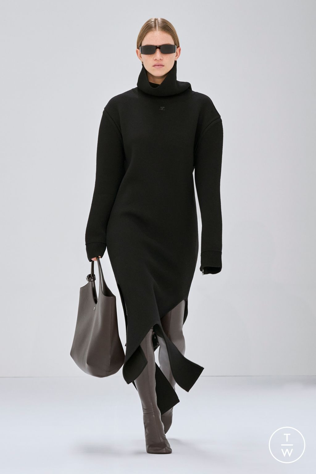 Fashion Week Paris Fall/Winter 2024 look 17 de la collection Courrèges womenswear