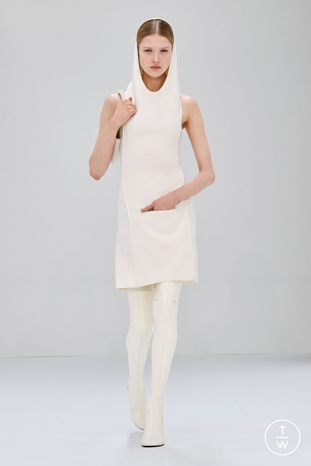 Fashion Week Paris Fall/Winter 2024 look 29 from the Courrèges collection 女装