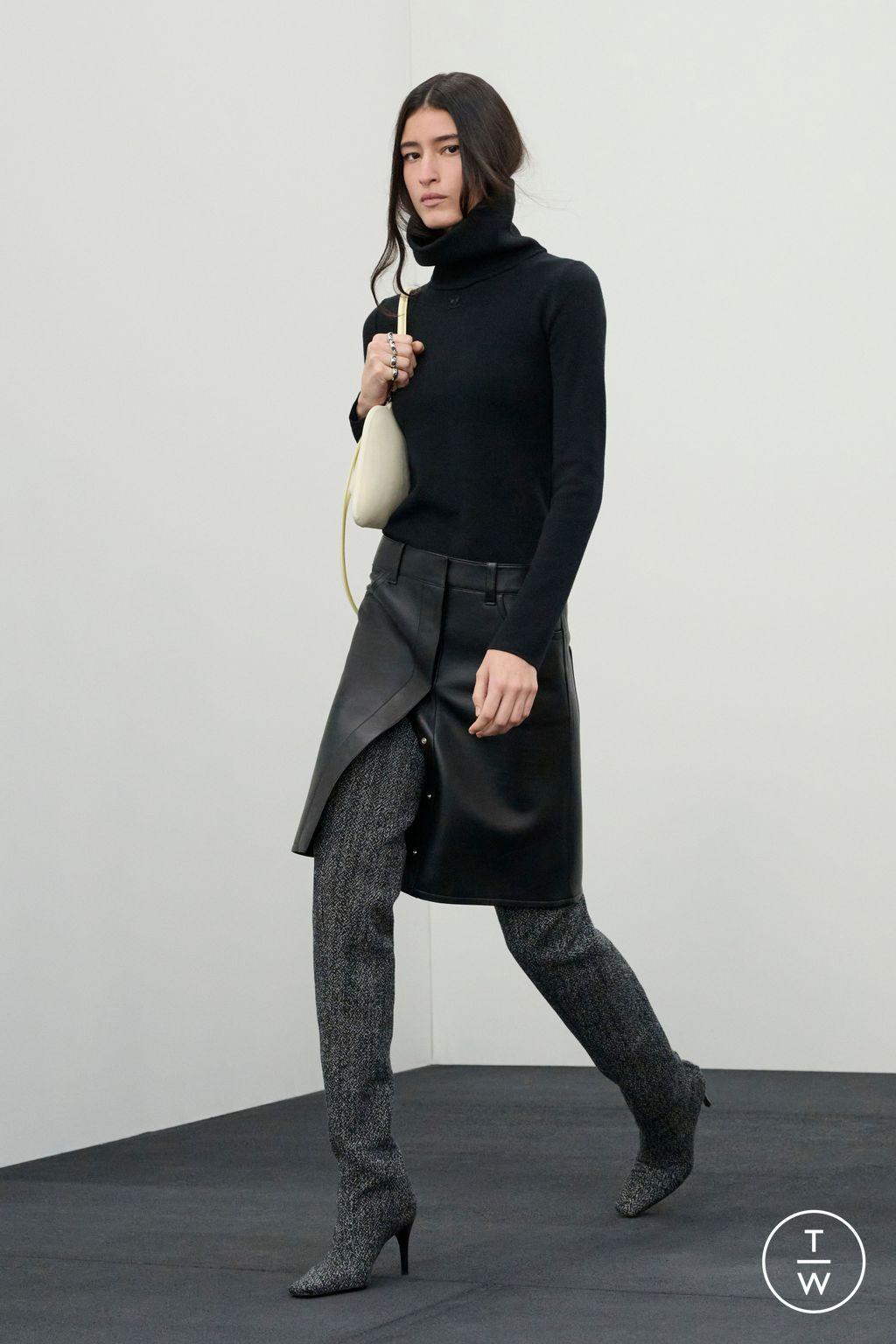 Fashion Week Paris Fall/Winter 2026 look 16 from the Courrèges collection womenswear