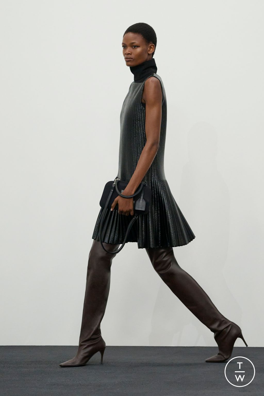 Fashion Week Paris Fall/Winter 2026 look 19 from the Courrèges collection womenswear