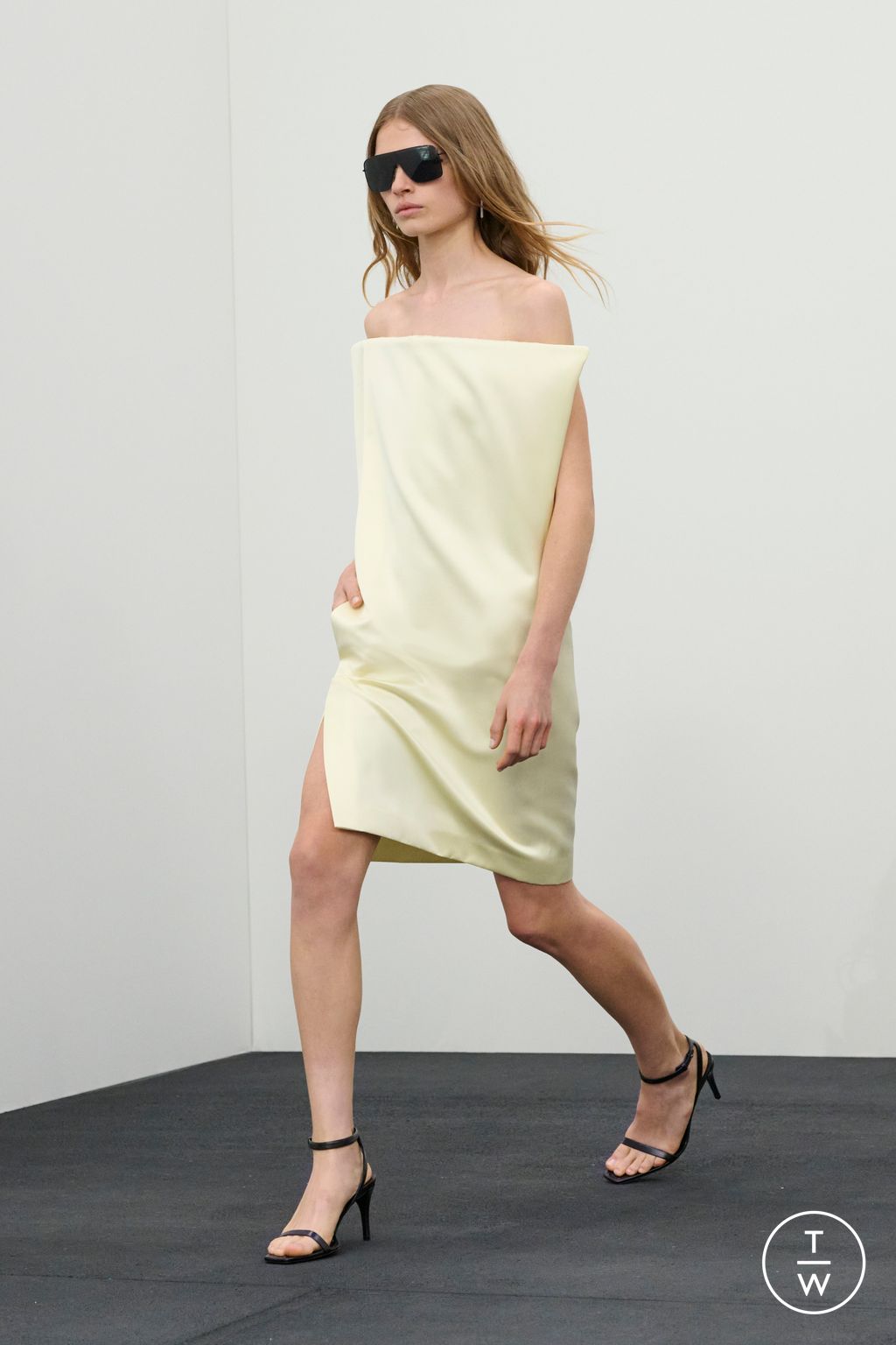 Fashion Week Paris Fall/Winter 2026 look 32 de la collection Courrèges womenswear