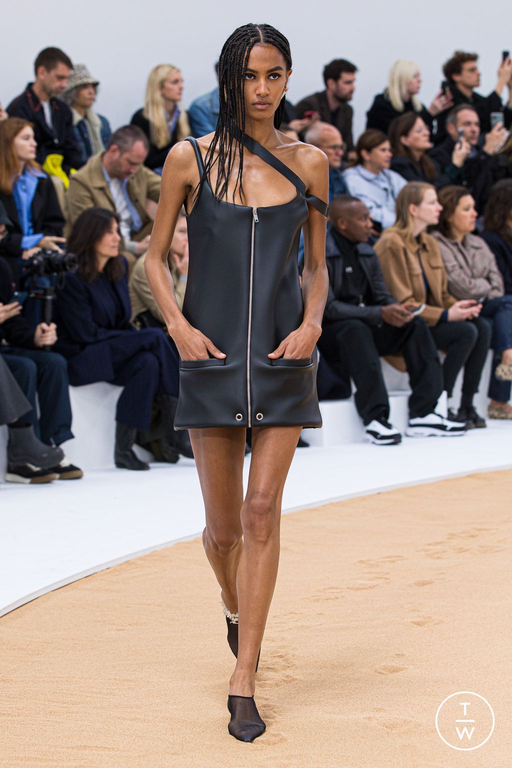 Fashion Week Paris Spring/Summer 2023 look 5 de la collection Courrèges womenswear