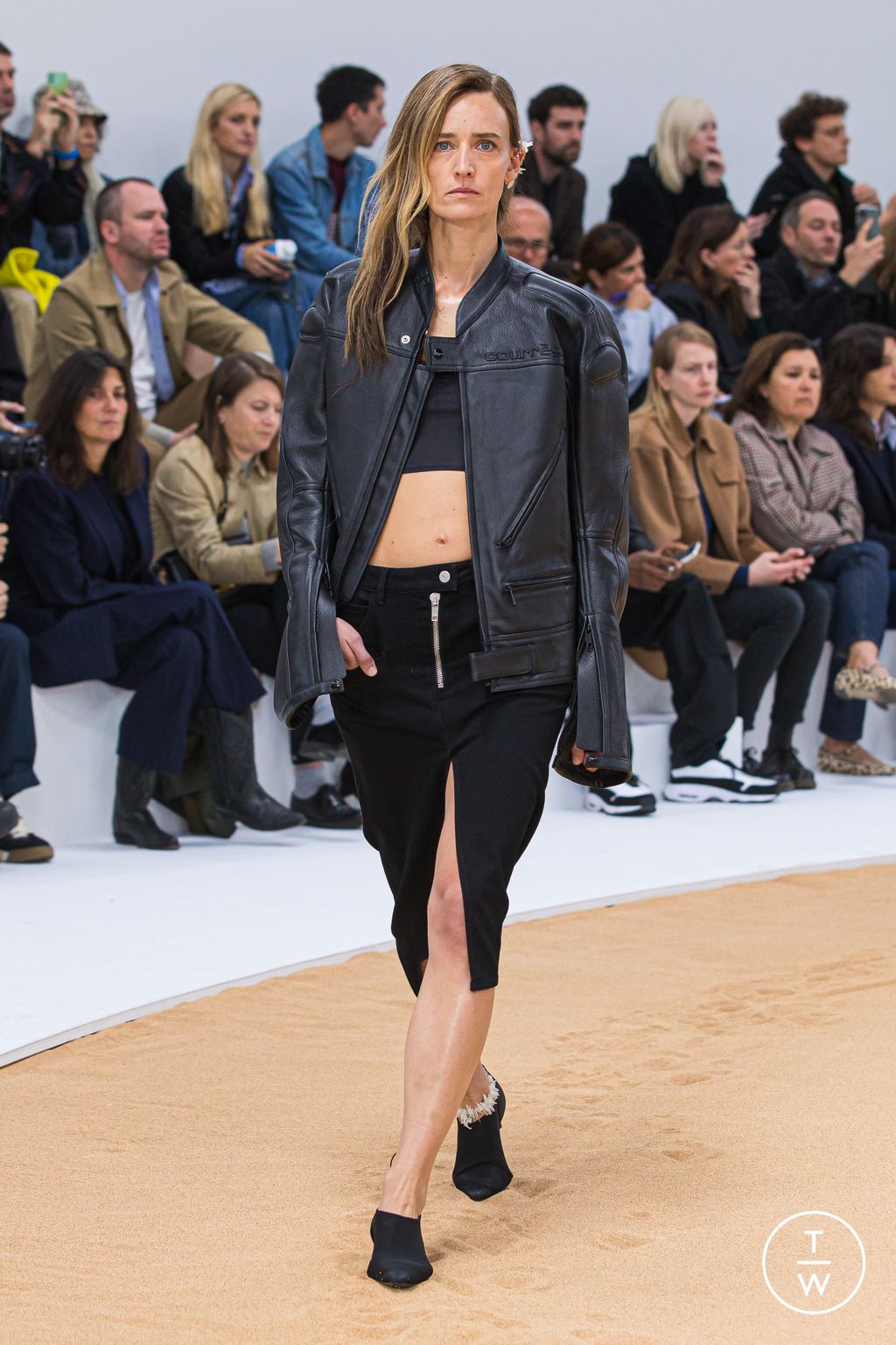 Fashion Week Paris Spring/Summer 2023 look 10 de la collection Courrèges womenswear