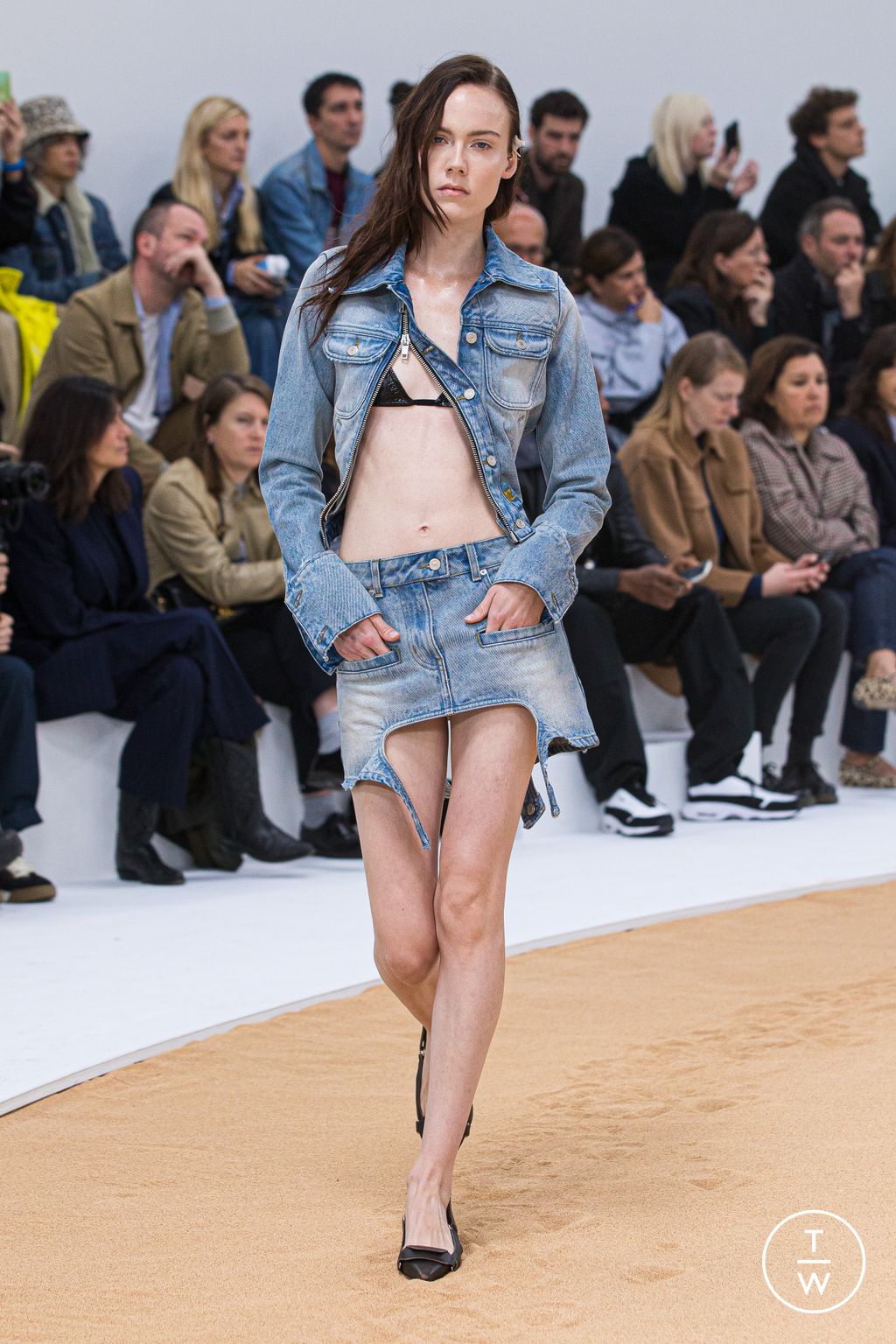 Fashion Week Paris Spring/Summer 2023 look 13 from the Courrèges collection womenswear