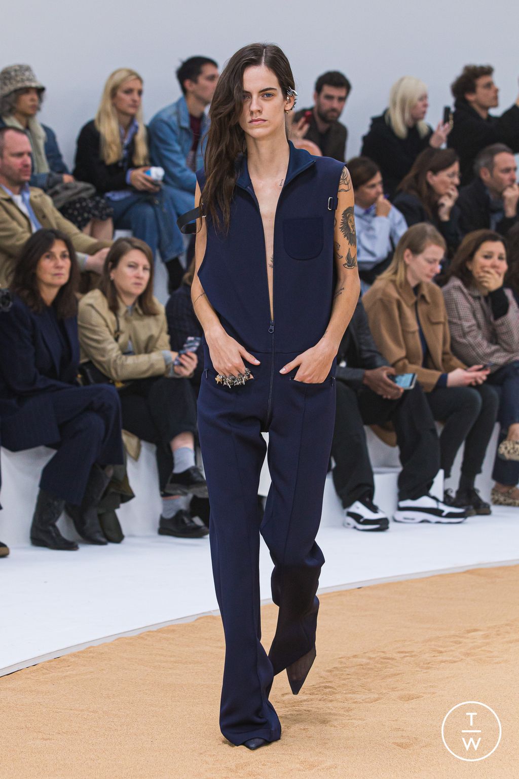 Fashion Week Paris Spring/Summer 2023 look 14 from the Courrèges collection 女装