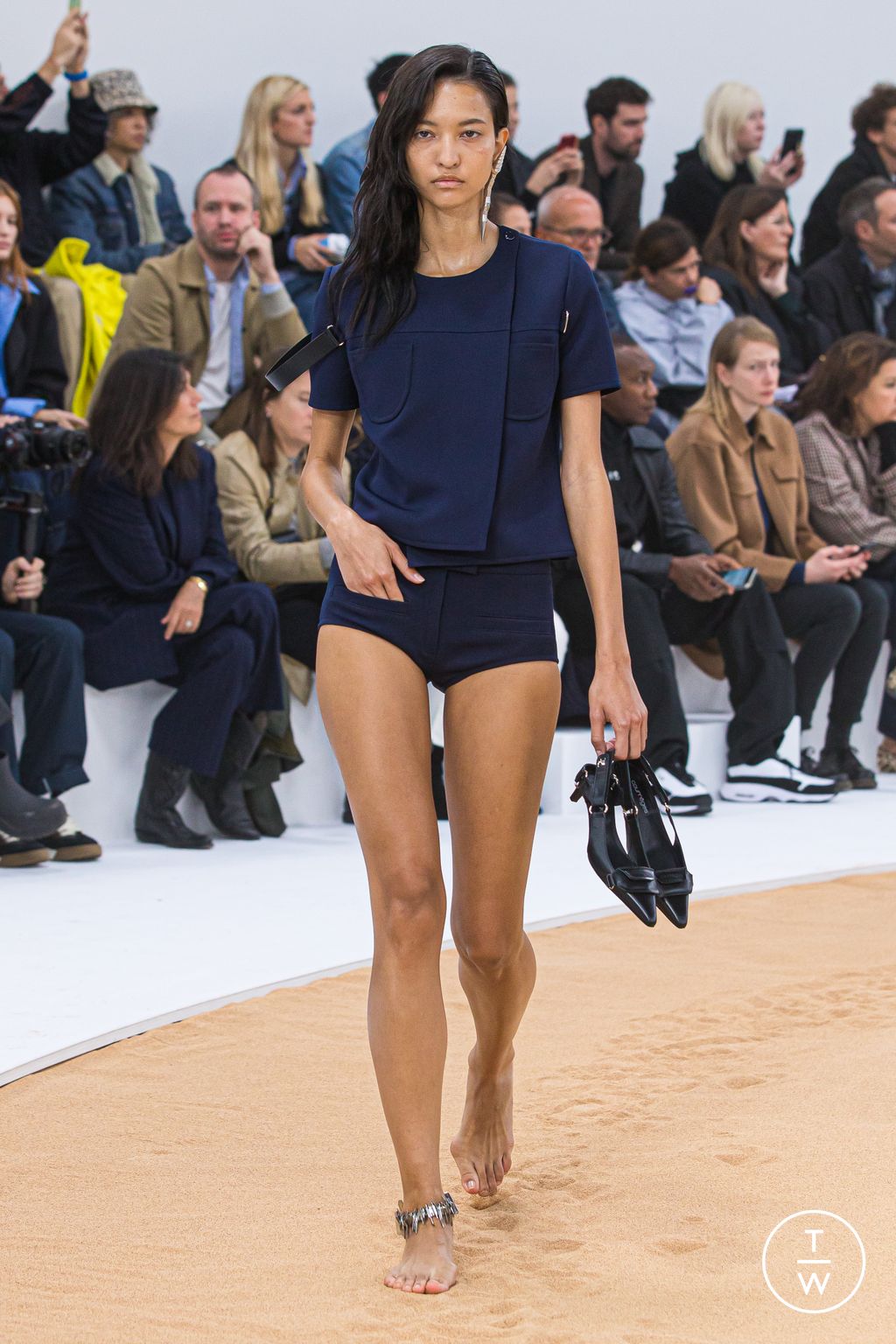 Fashion Week Paris Spring/Summer 2023 look 19 from the Courrèges collection 女装