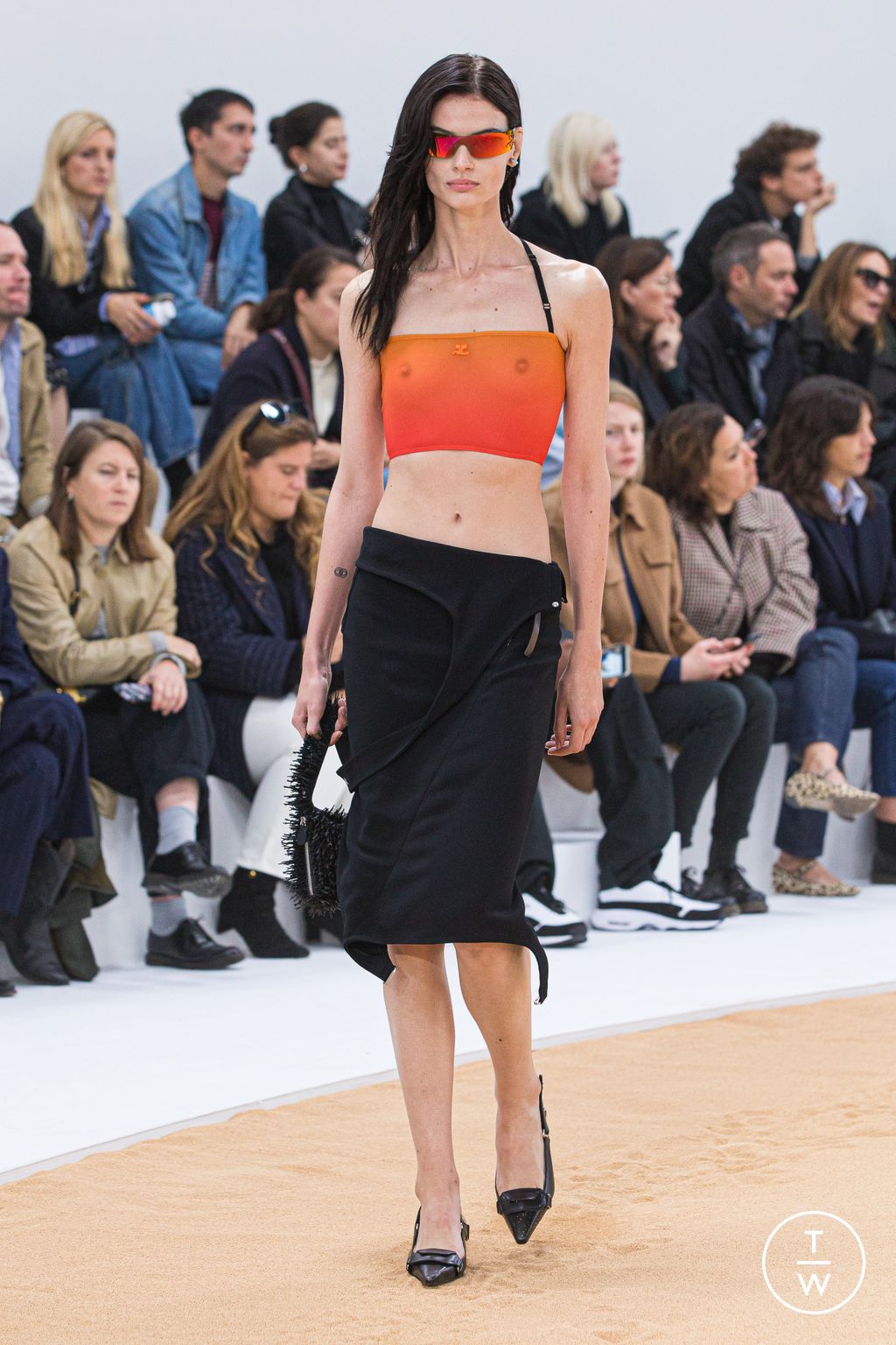 Fashion Week Paris Spring/Summer 2023 look 25 from the Courrèges collection womenswear