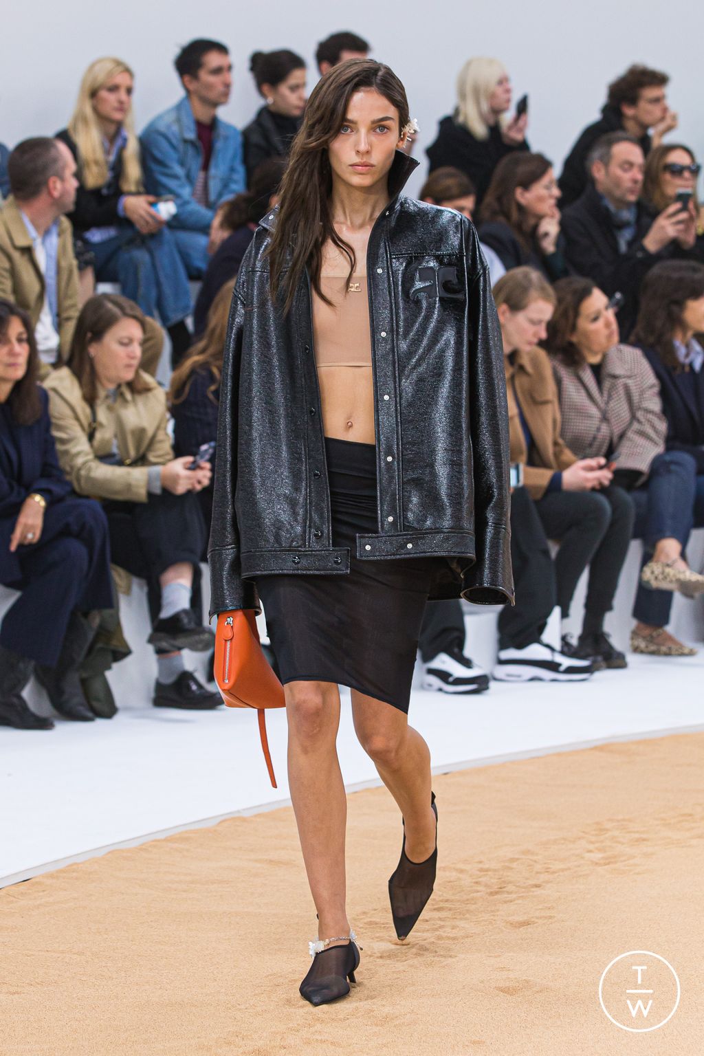 Fashion Week Paris Spring/Summer 2023 look 27 from the Courrèges collection 女装