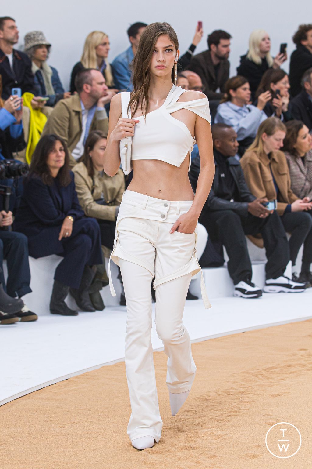 Fashion Week Paris Spring/Summer 2023 look 30 from the Courrèges collection womenswear