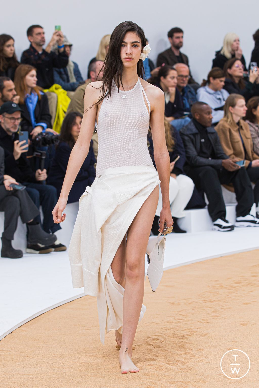 Fashion Week Paris Spring/Summer 2023 look 40 from the Courrèges collection womenswear