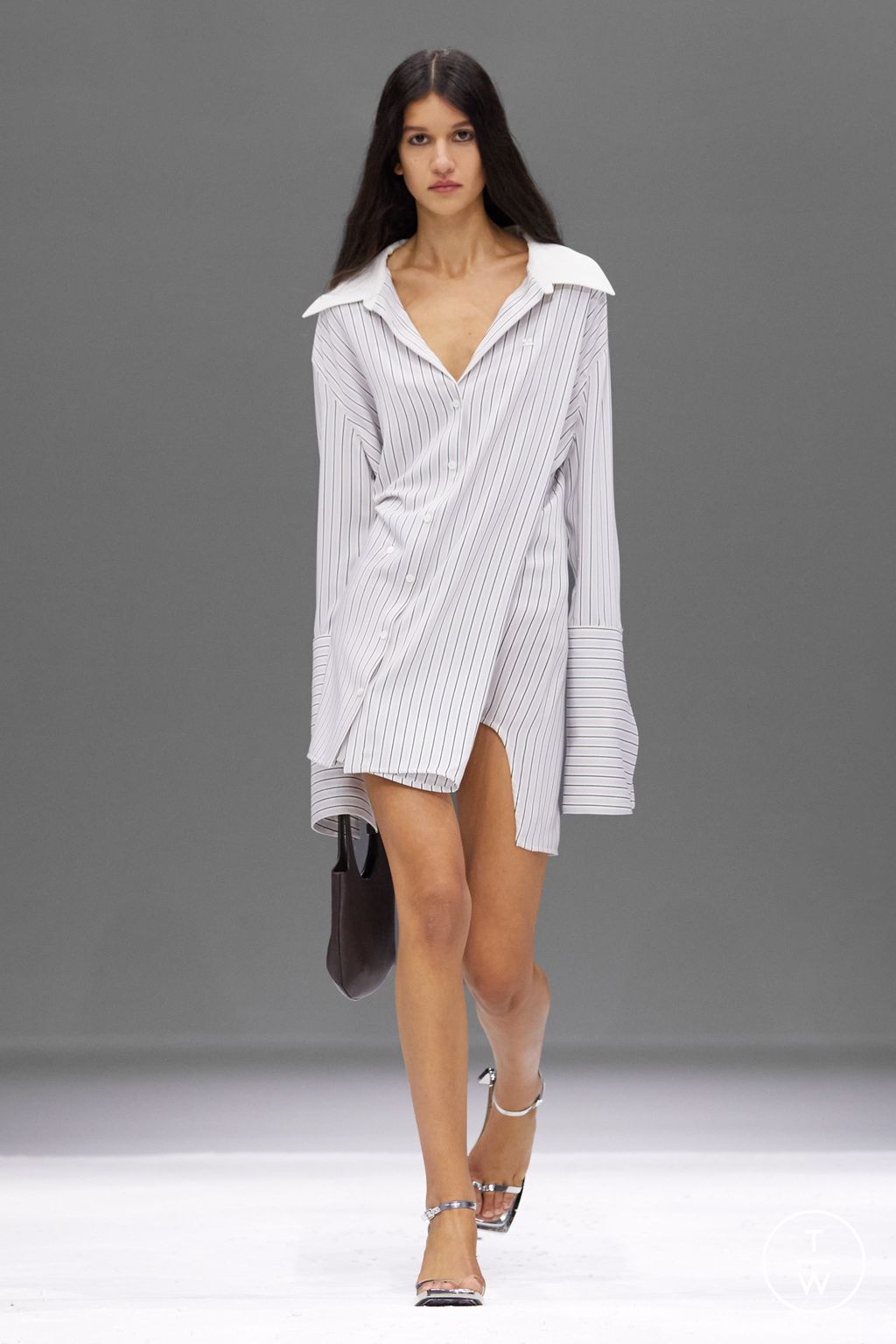Fashion Week Paris Spring/Summer 2024 look 2 from the Courrèges collection womenswear