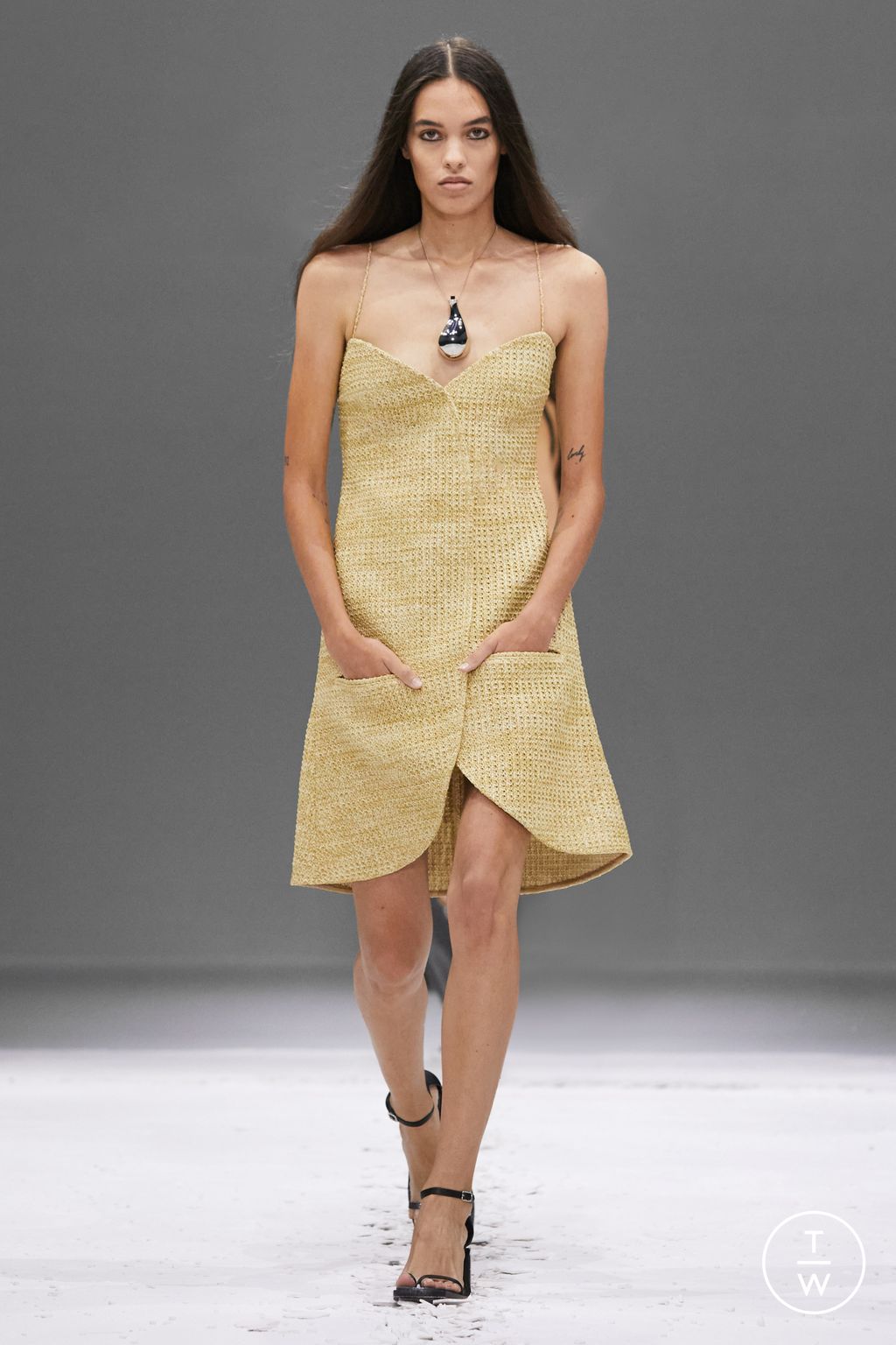 Fashion Week Paris Spring/Summer 2024 look 21 from the Courrèges collection womenswear