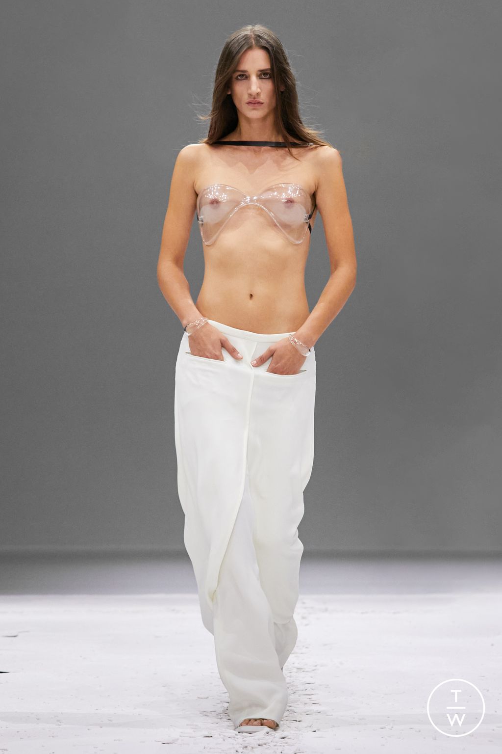 Fashion Week Paris Spring/Summer 2024 look 33 from the Courrèges collection 女装