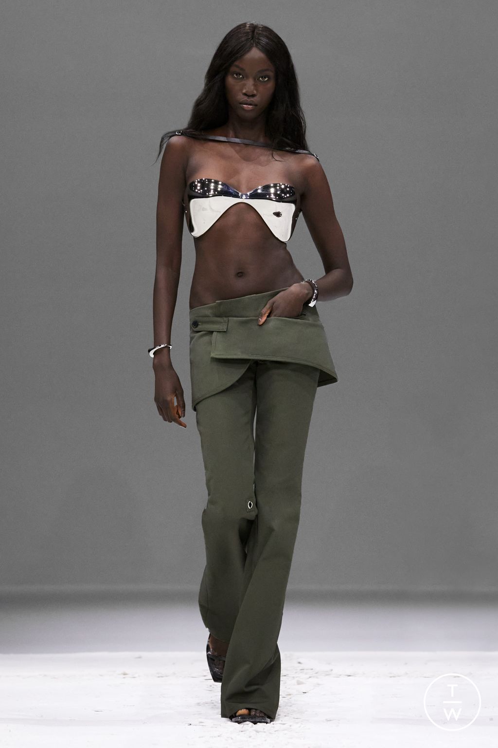 Fashion Week Paris Spring/Summer 2024 look 42 from the Courrèges collection 女装