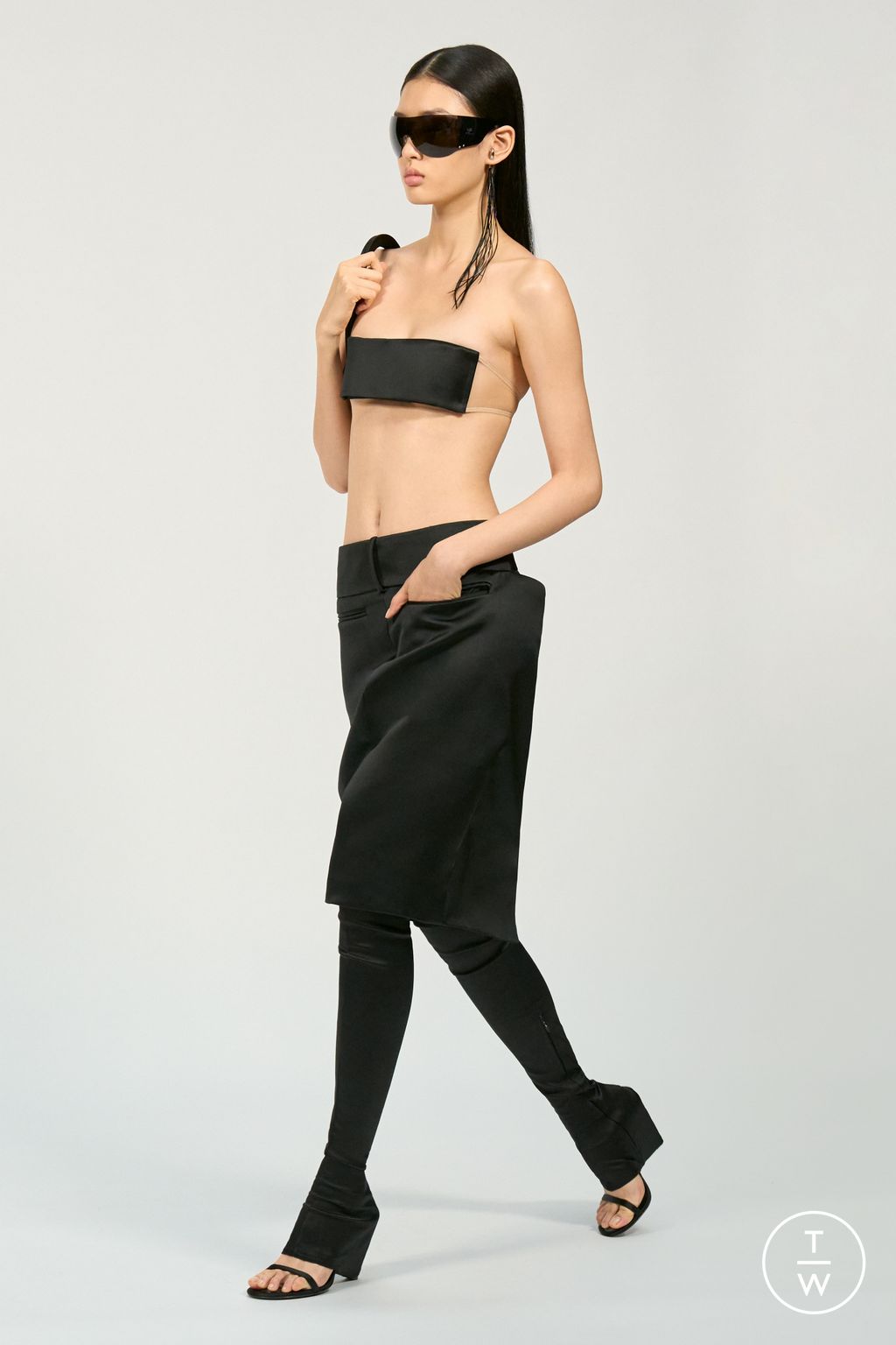 Fashion Week Paris Spring/Summer 2025 look 7 from the Courrèges collection 女装