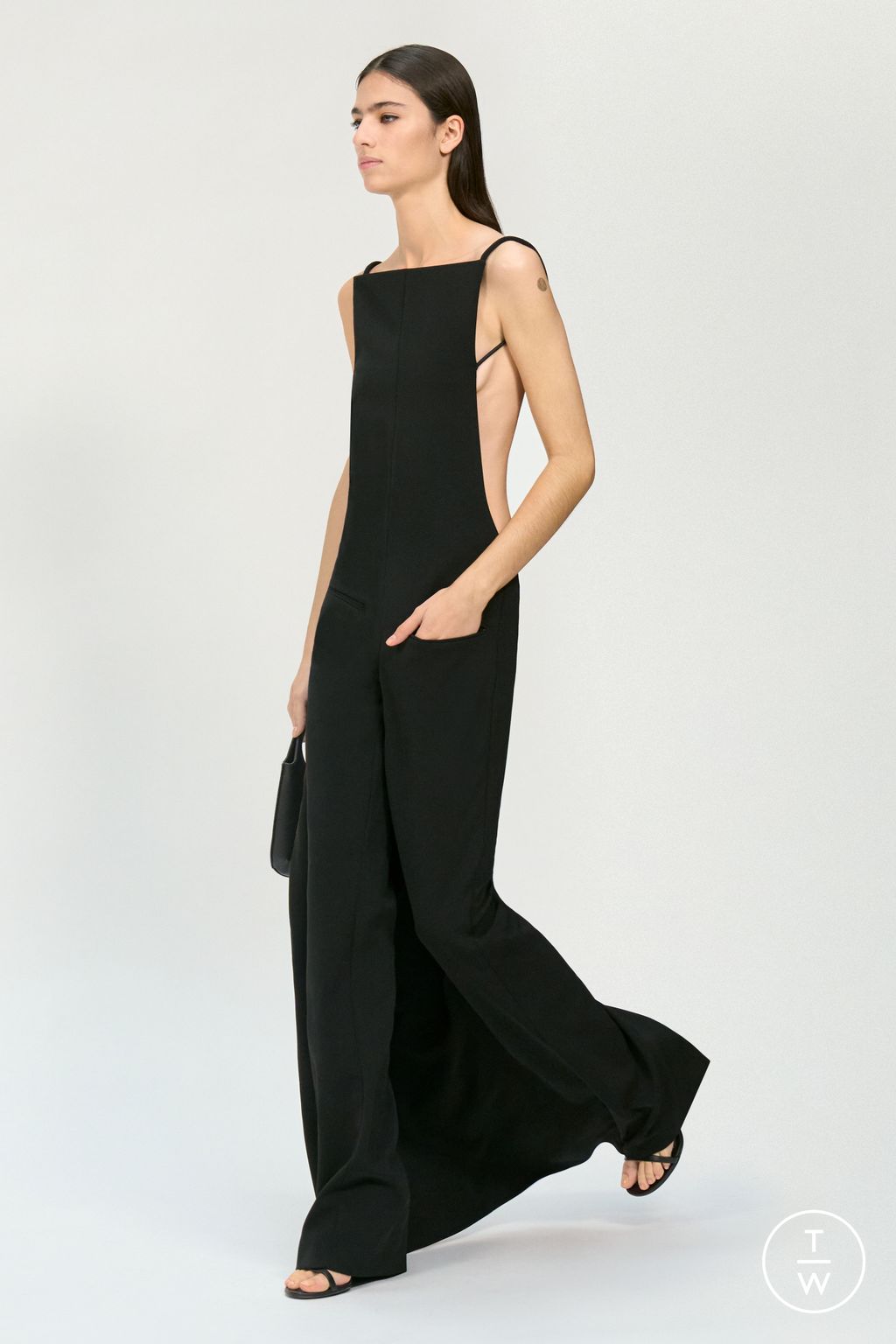 Fashion Week Paris Spring/Summer 2025 look 39 from the Courrèges collection 女装