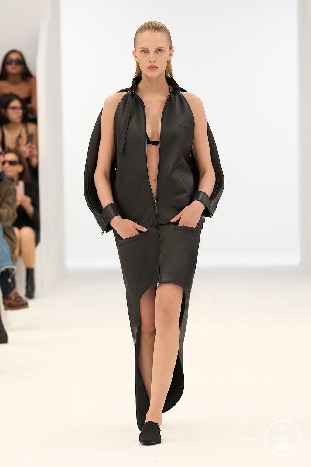 Fashion Week Paris Spring/Summer 2026 look 17 from the Courrèges collection womenswear