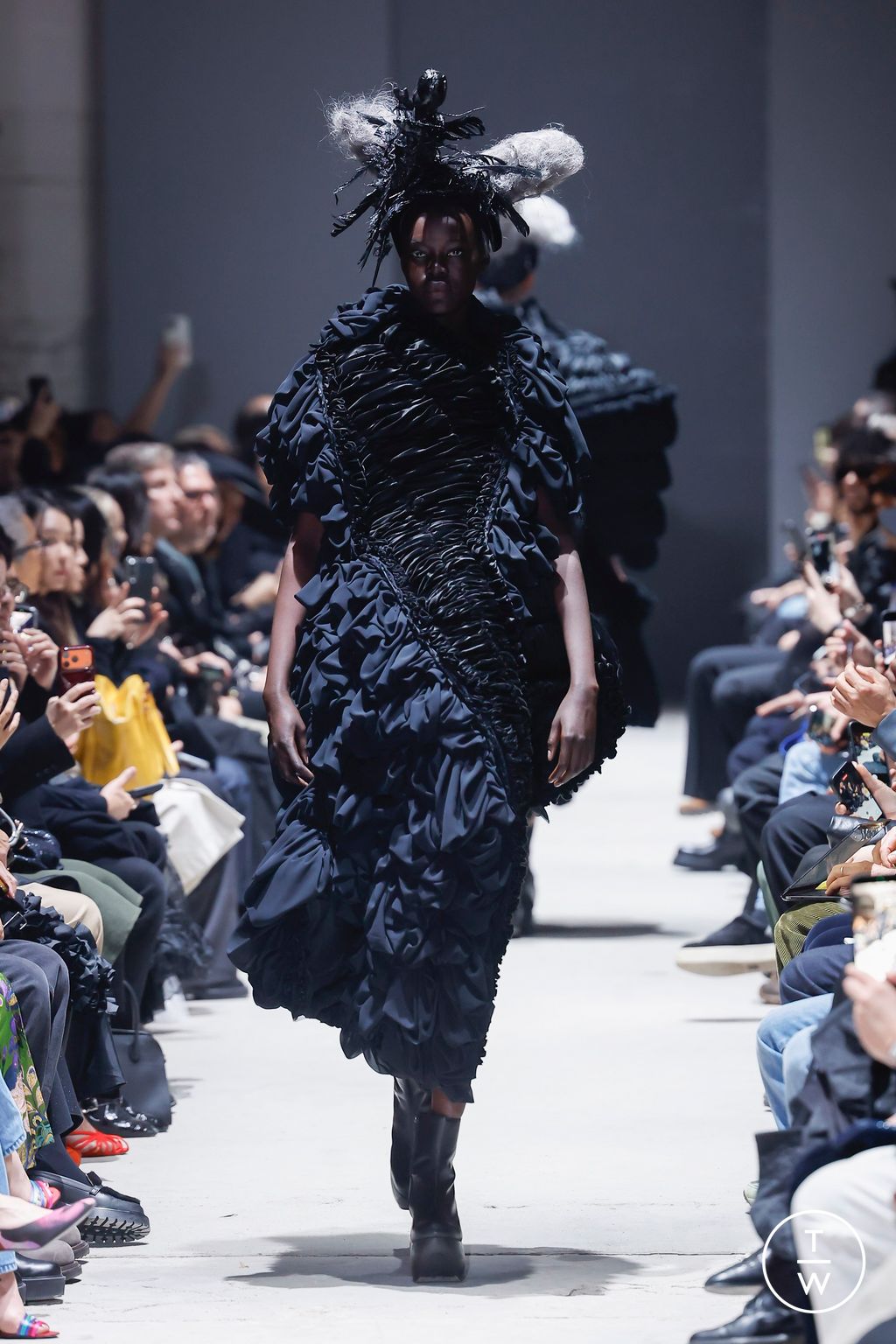 Fashion Week Paris Fall/Winter 2026 look 2 from the Comme des Garçons collection 女装