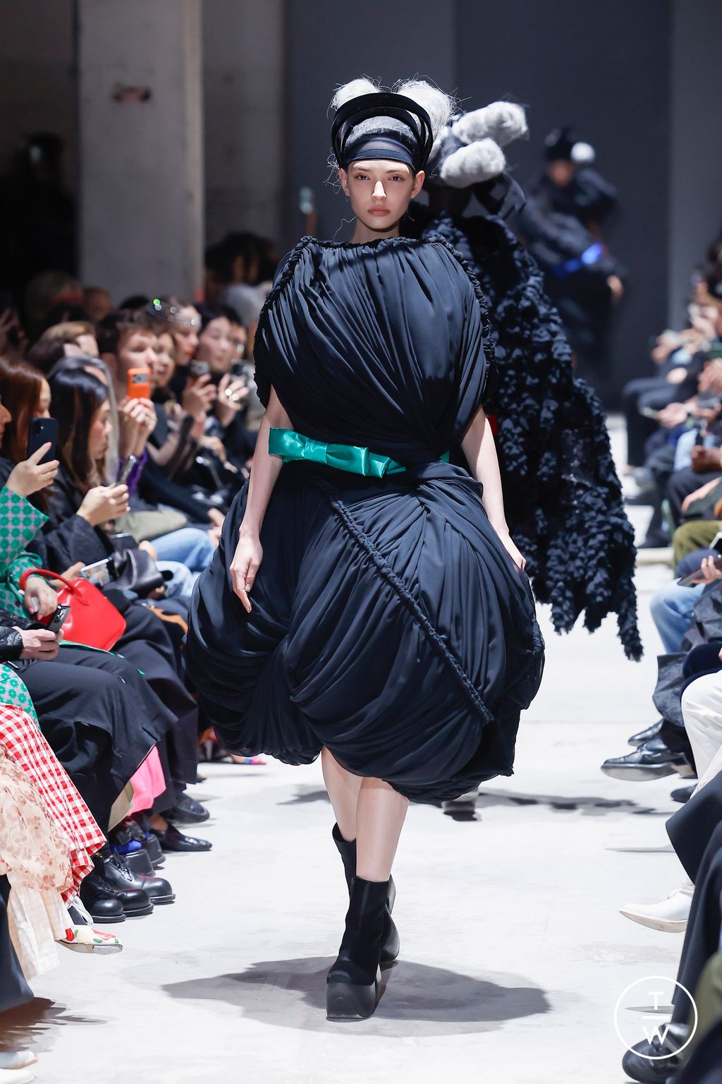 Fashion Week Paris Fall/Winter 2026 look 12 from the Comme des Garçons collection womenswear