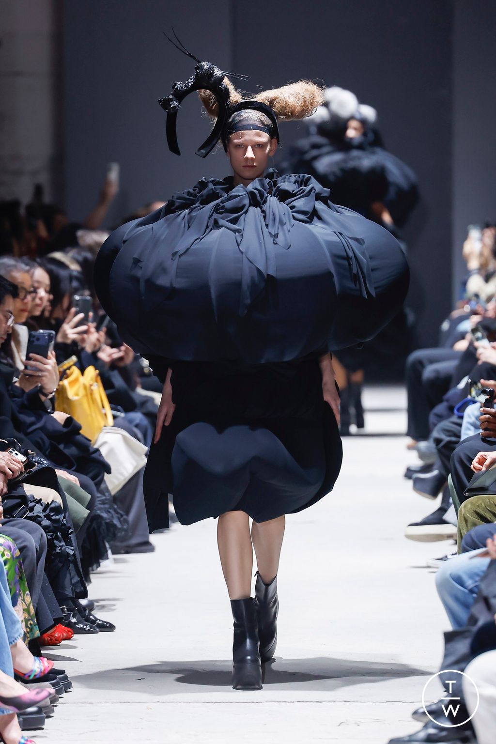 Fashion Week Paris Fall/Winter 2026 look 14 from the Comme des Garçons collection 女装
